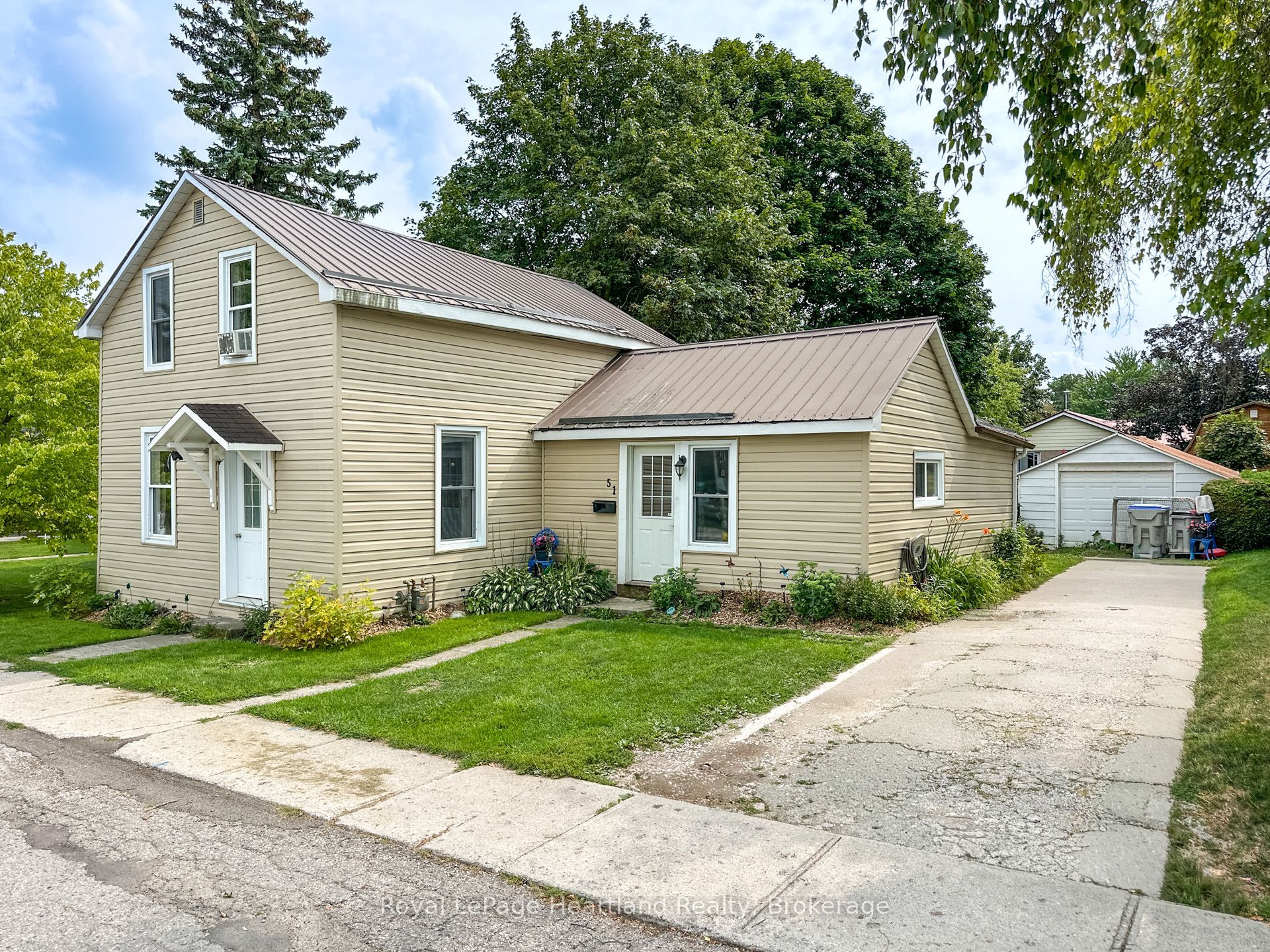51 Side Street Property Photo 1
