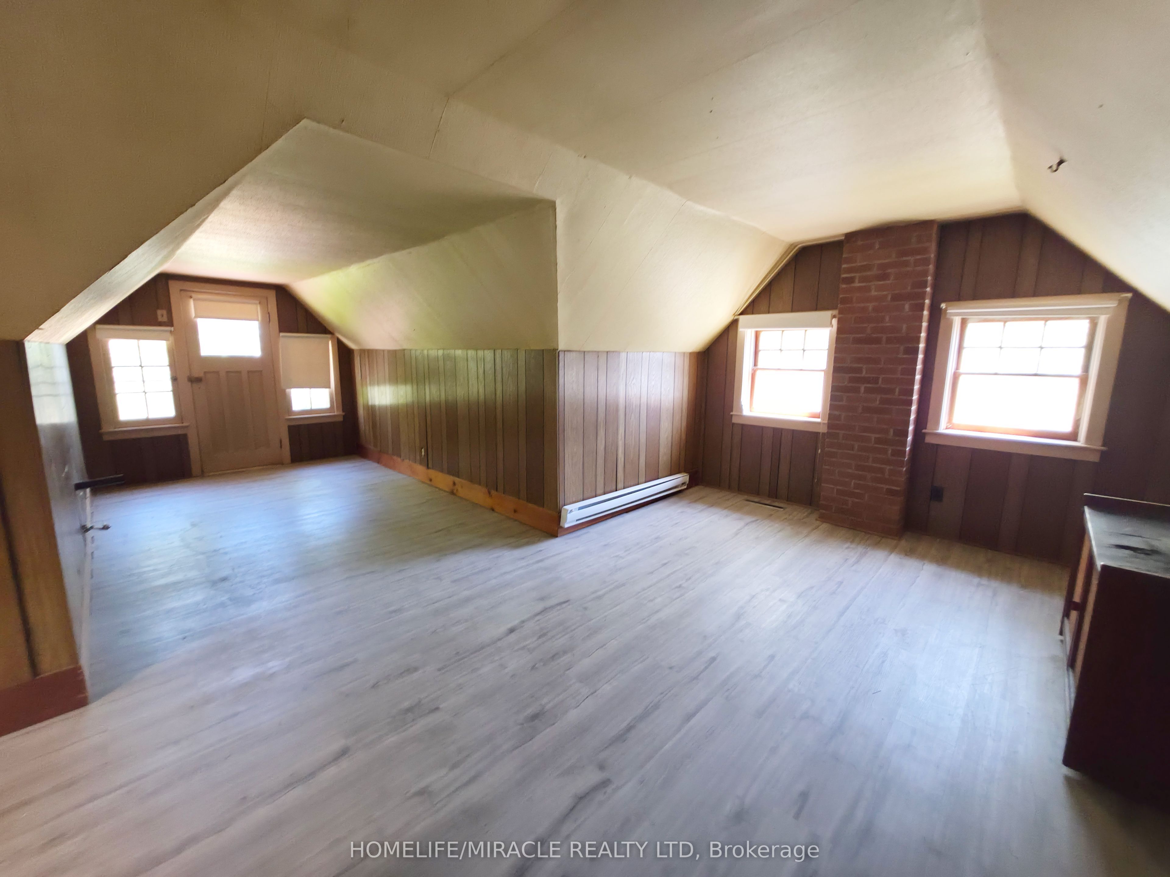 17 Goderich Street Property Photo 37