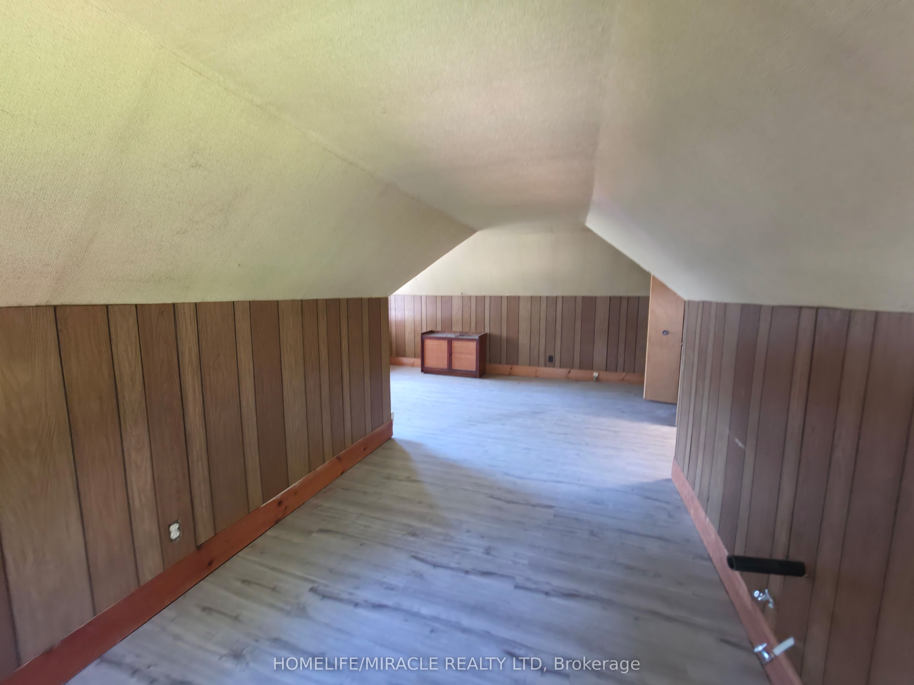 17 Goderich Street Property Photo 38