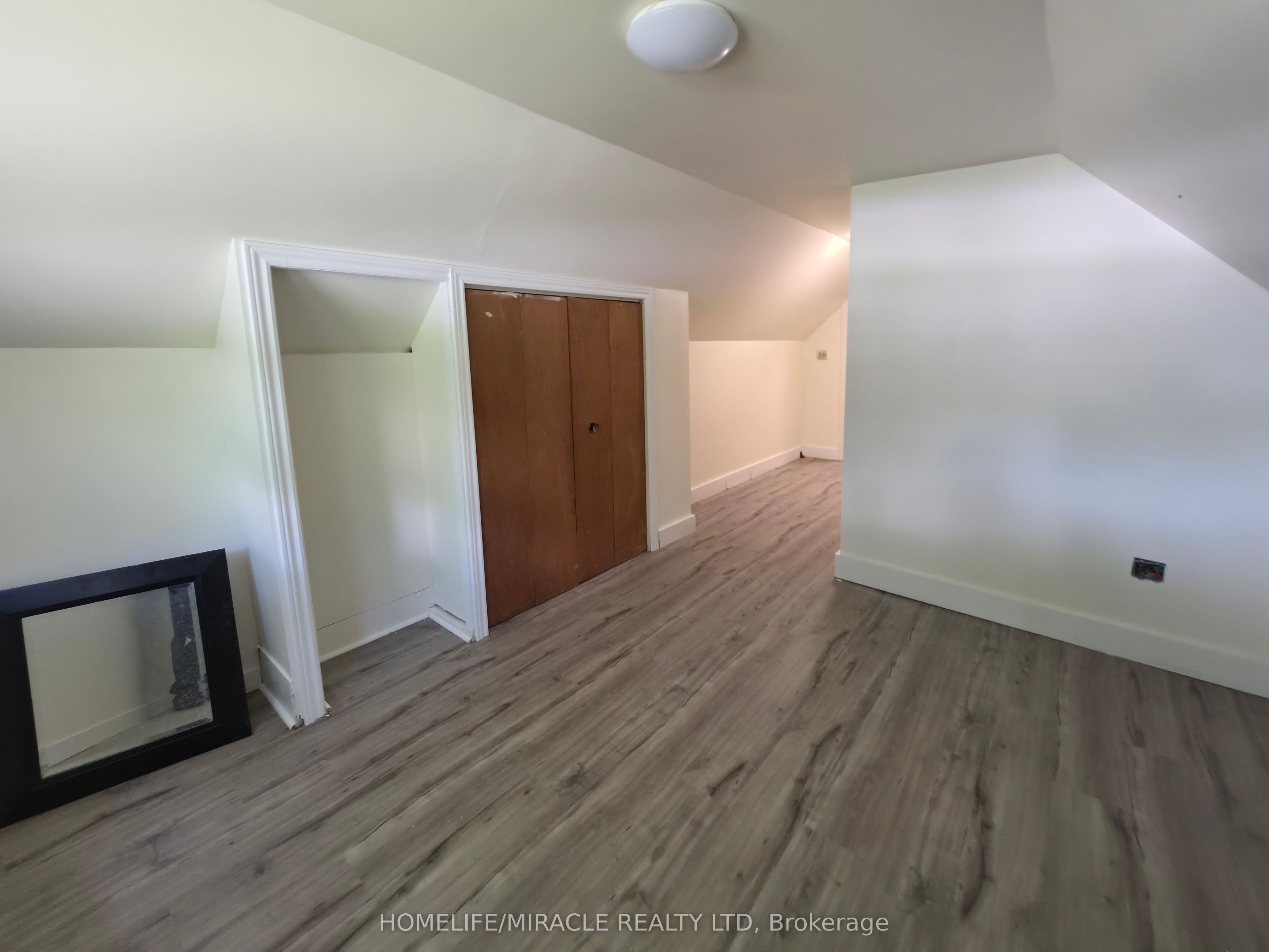 17 Goderich Street Property Photo 40