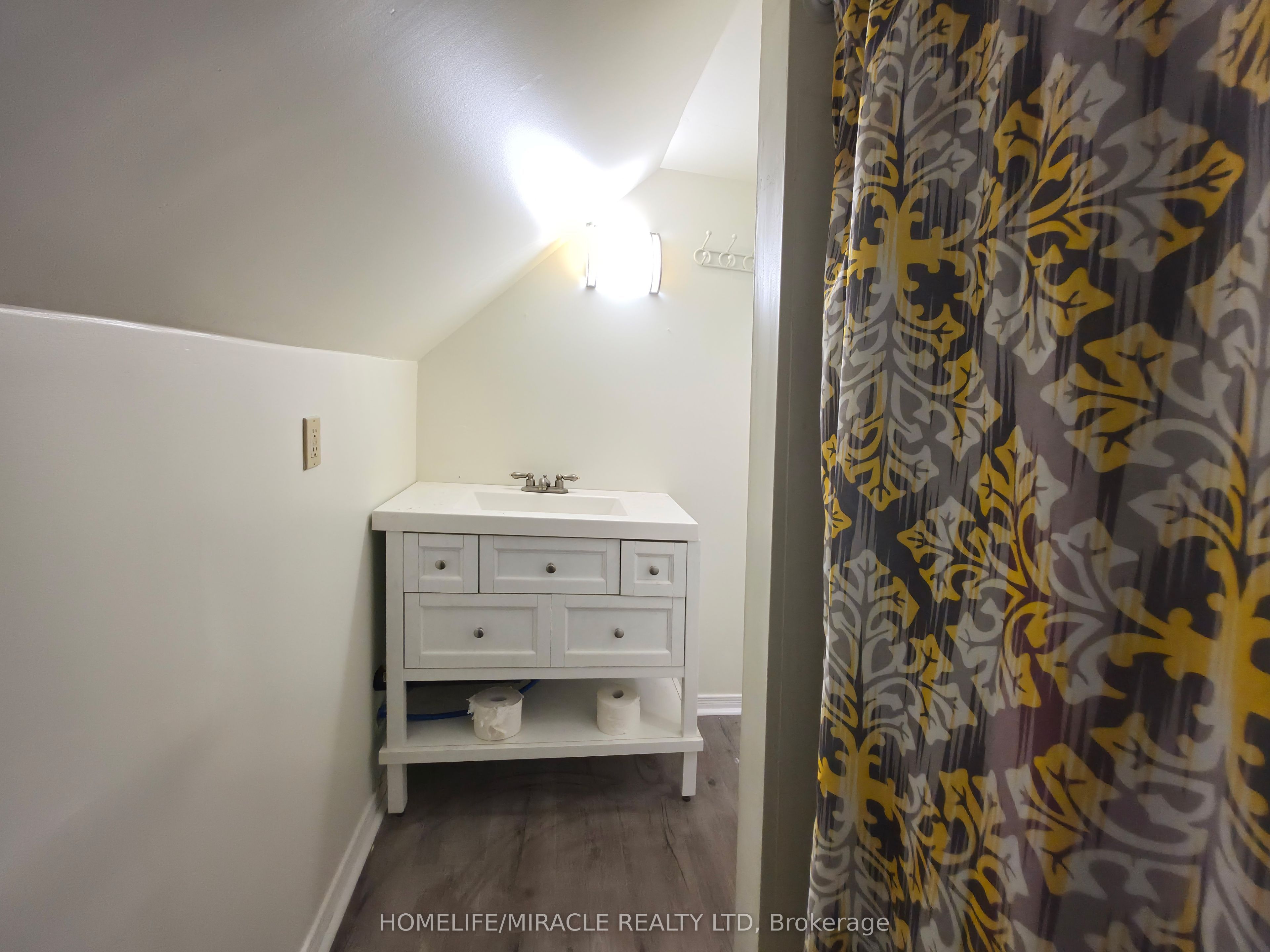 17 Goderich Street Property Photo 43