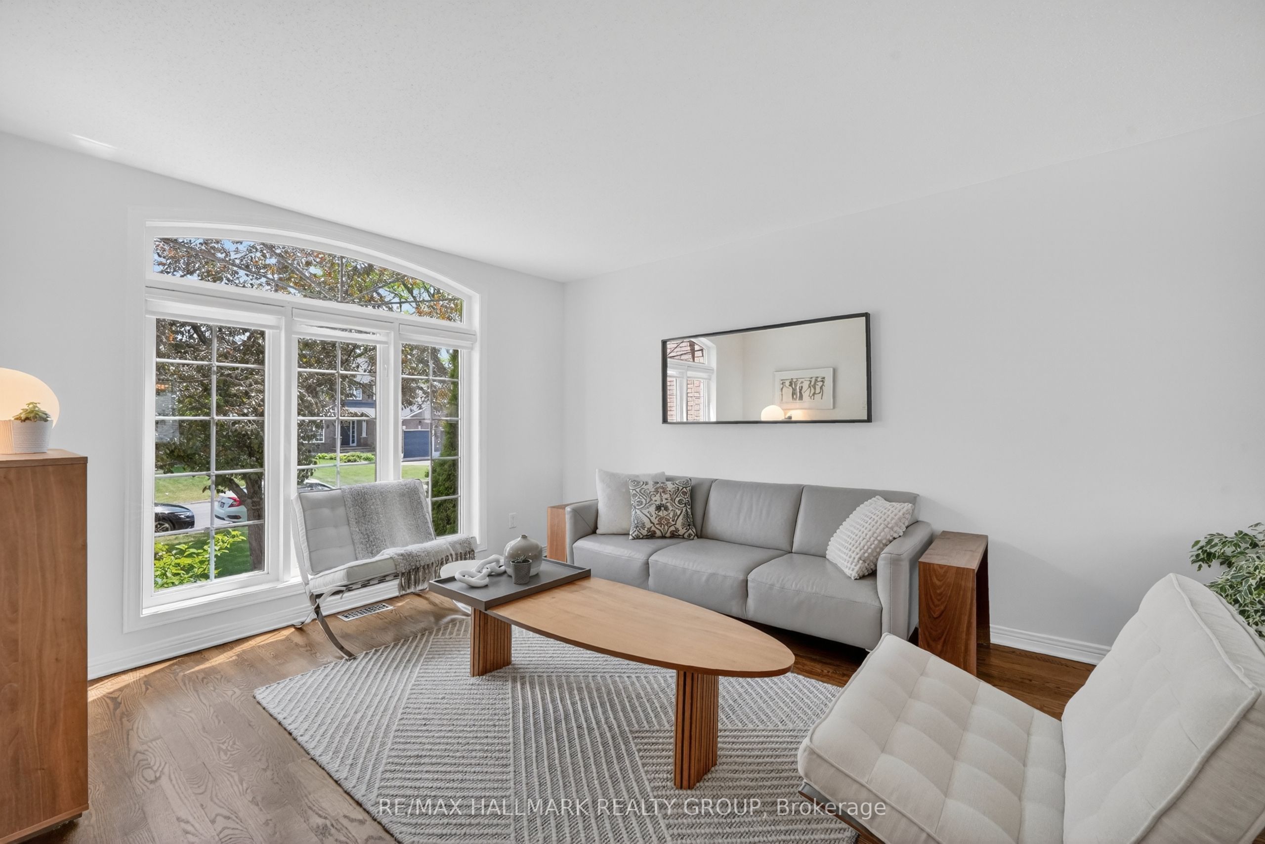 1091 Charest Way Property Photo 5