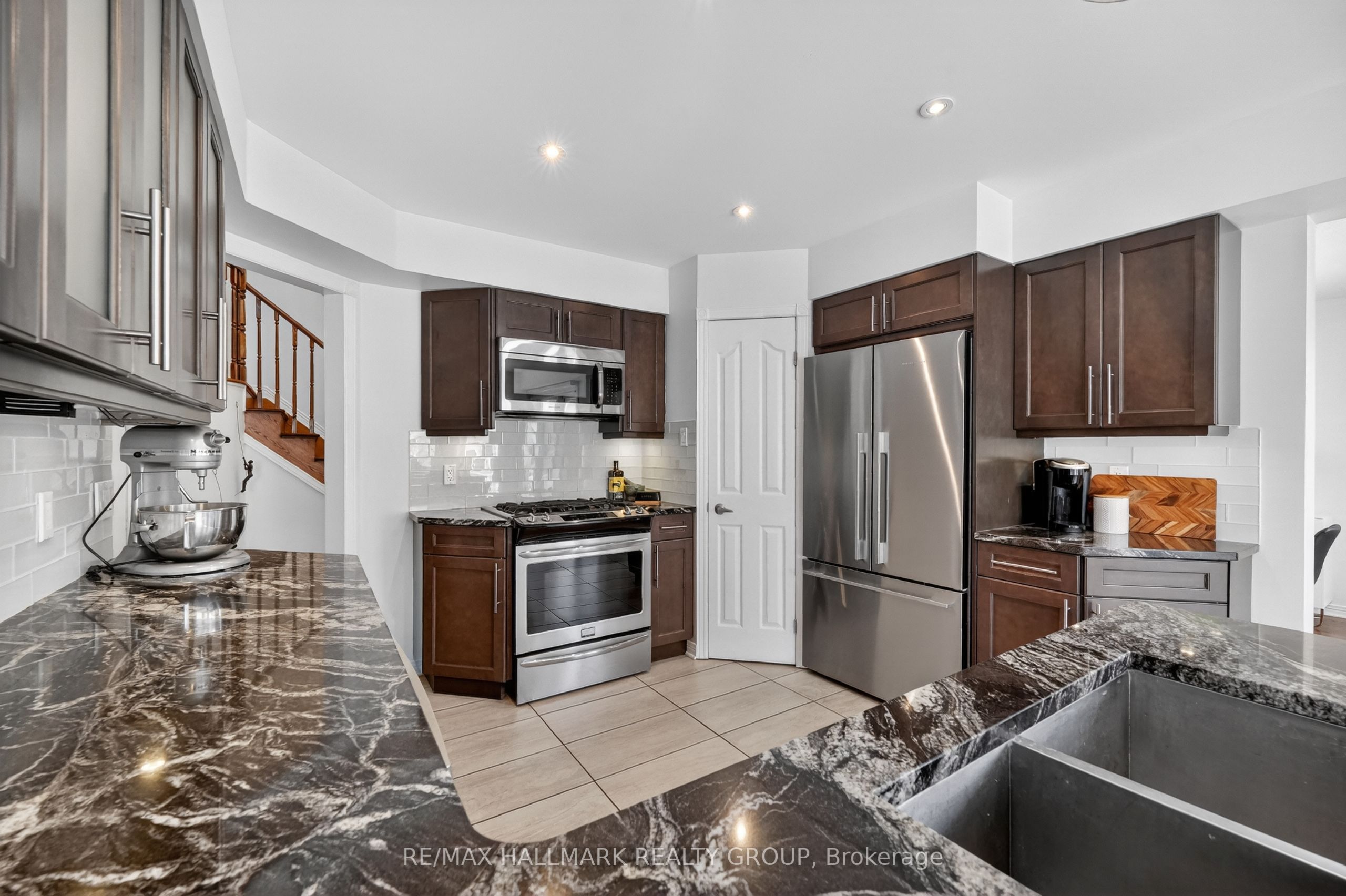 1091 Charest Way Property Photo 12