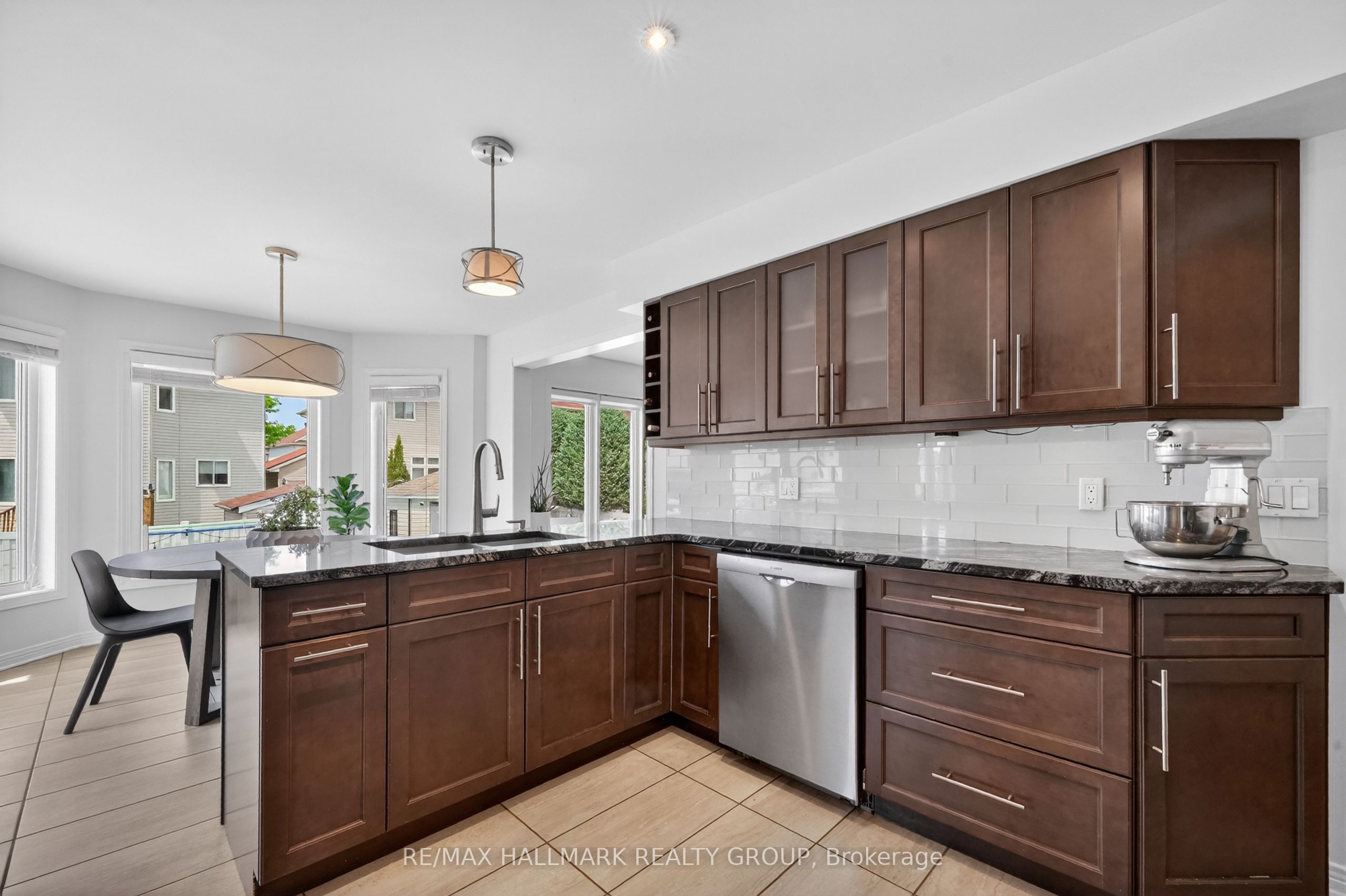 1091 Charest Way Property Photo 14