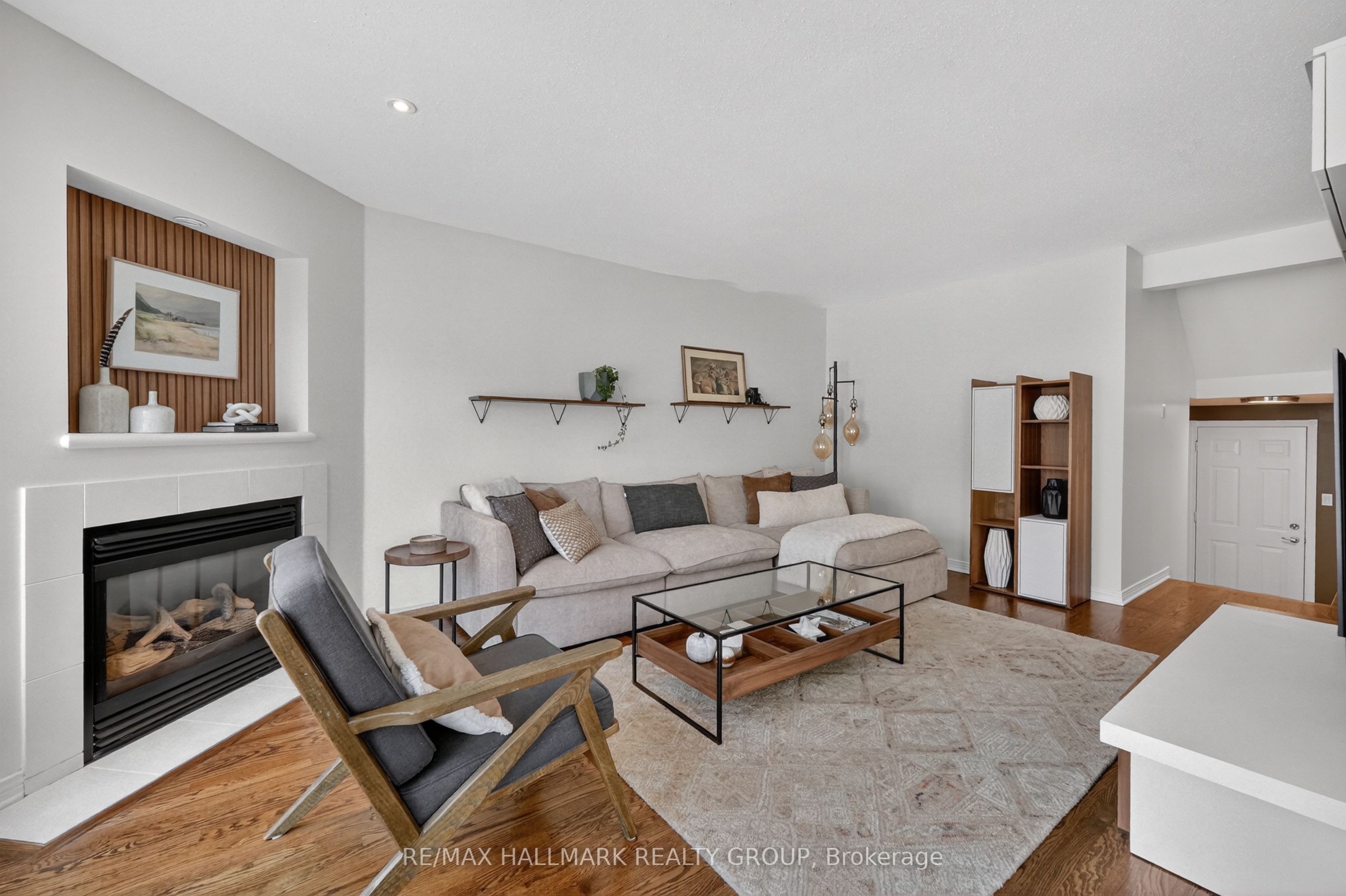 1091 Charest Way Property Photo 17