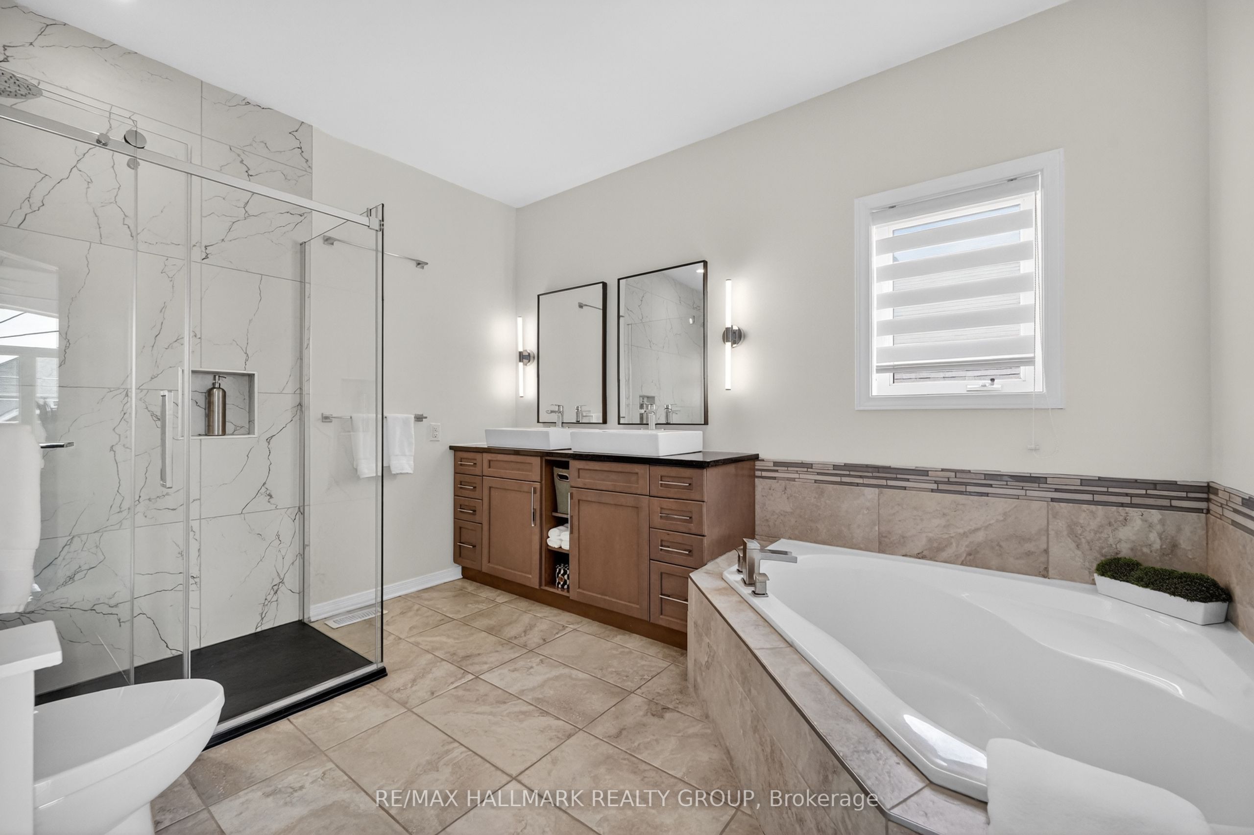 1091 Charest Way Property Photo 24