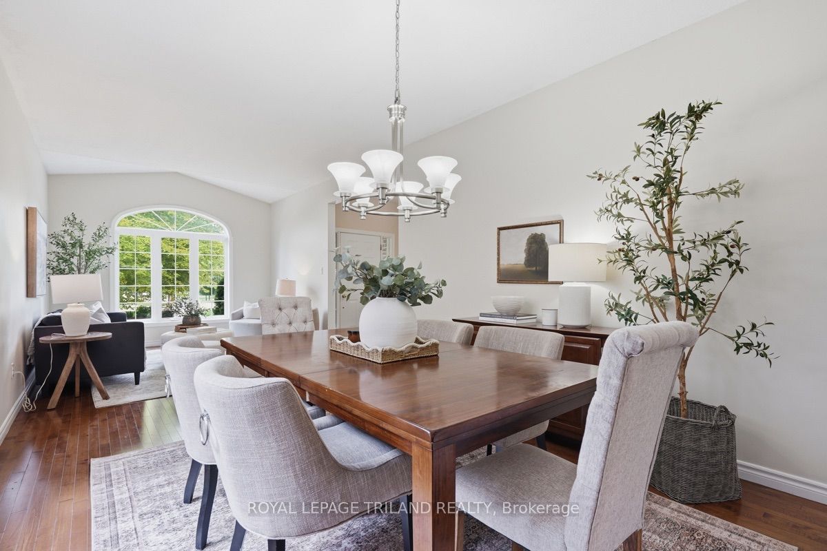 365 Richmeadow Road Property Photo 6