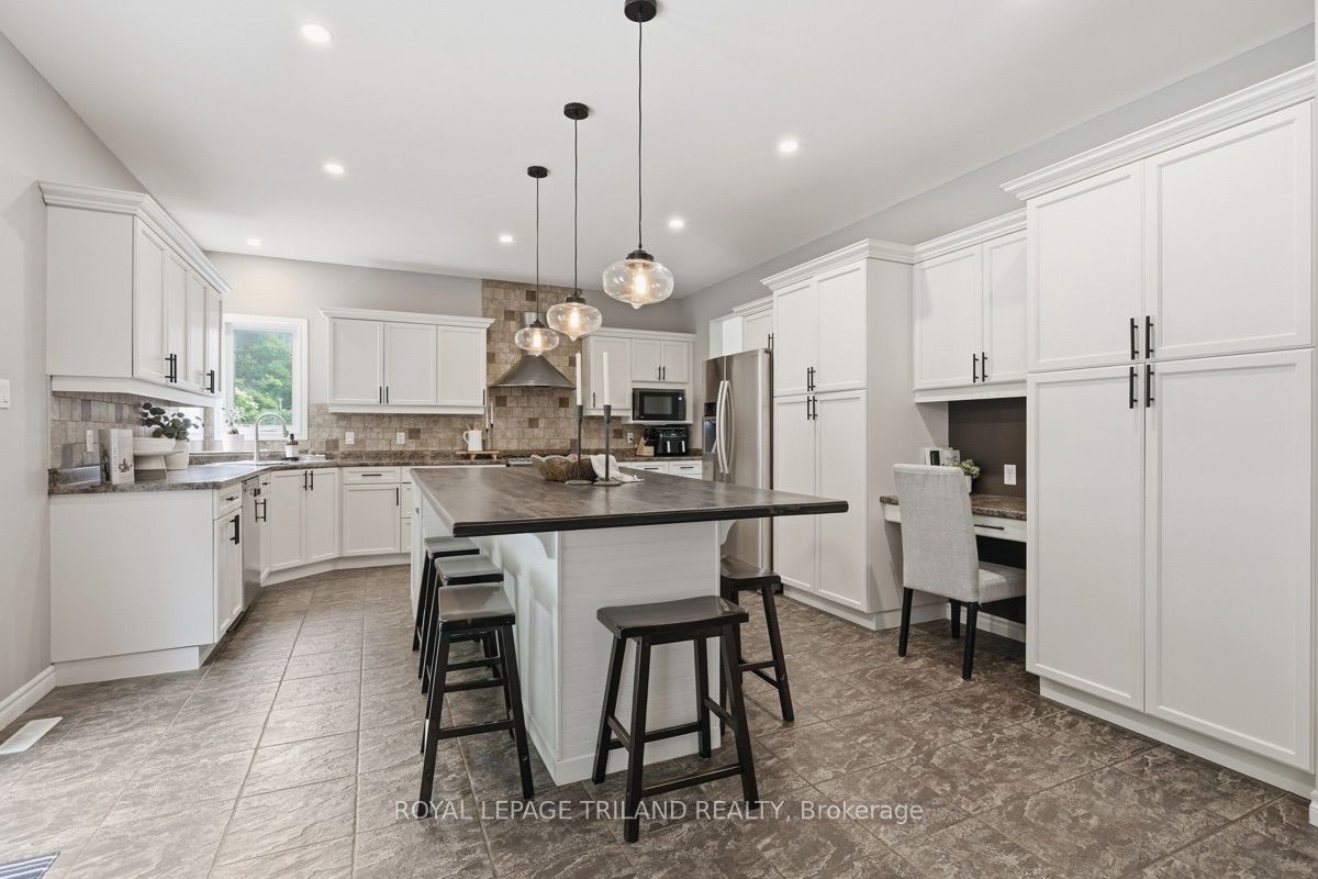 365 Richmeadow Road Property Photo 7
