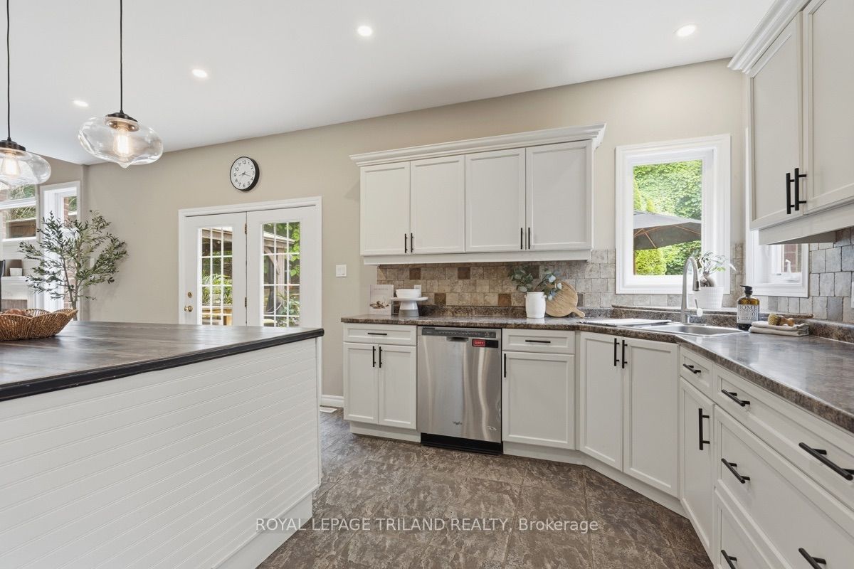 365 Richmeadow Road Property Photo 9