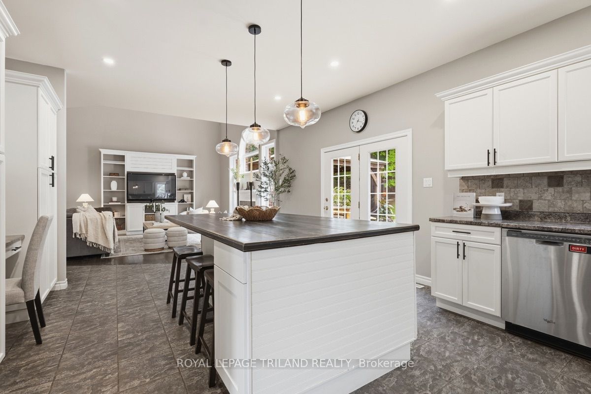 365 Richmeadow Road Property Photo 10