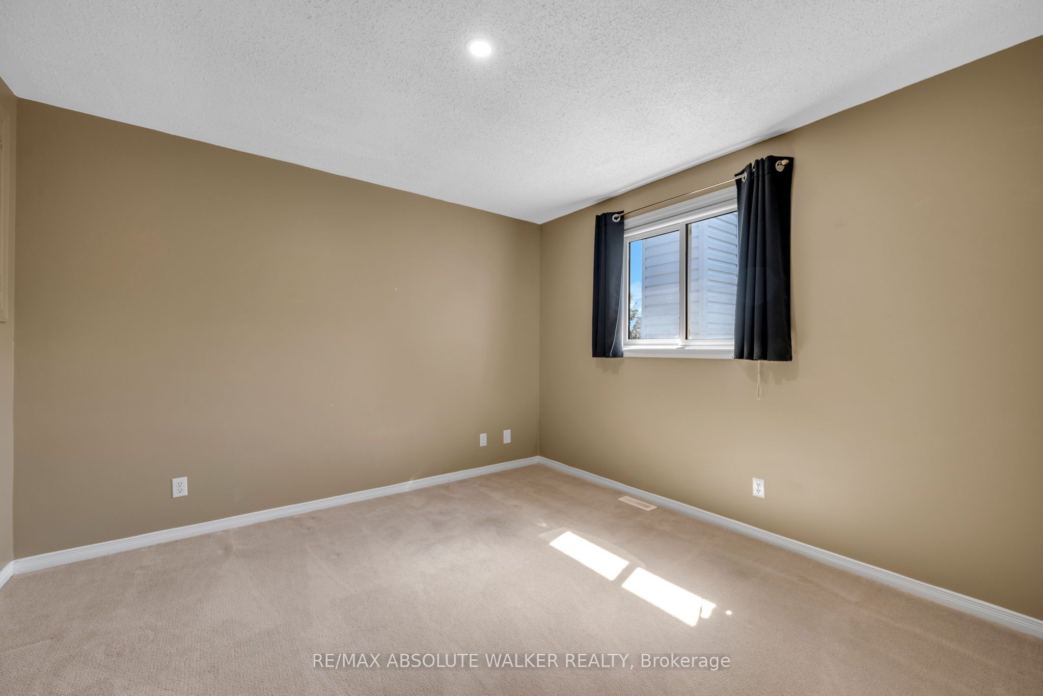 65 Halley Street Property Photo 29