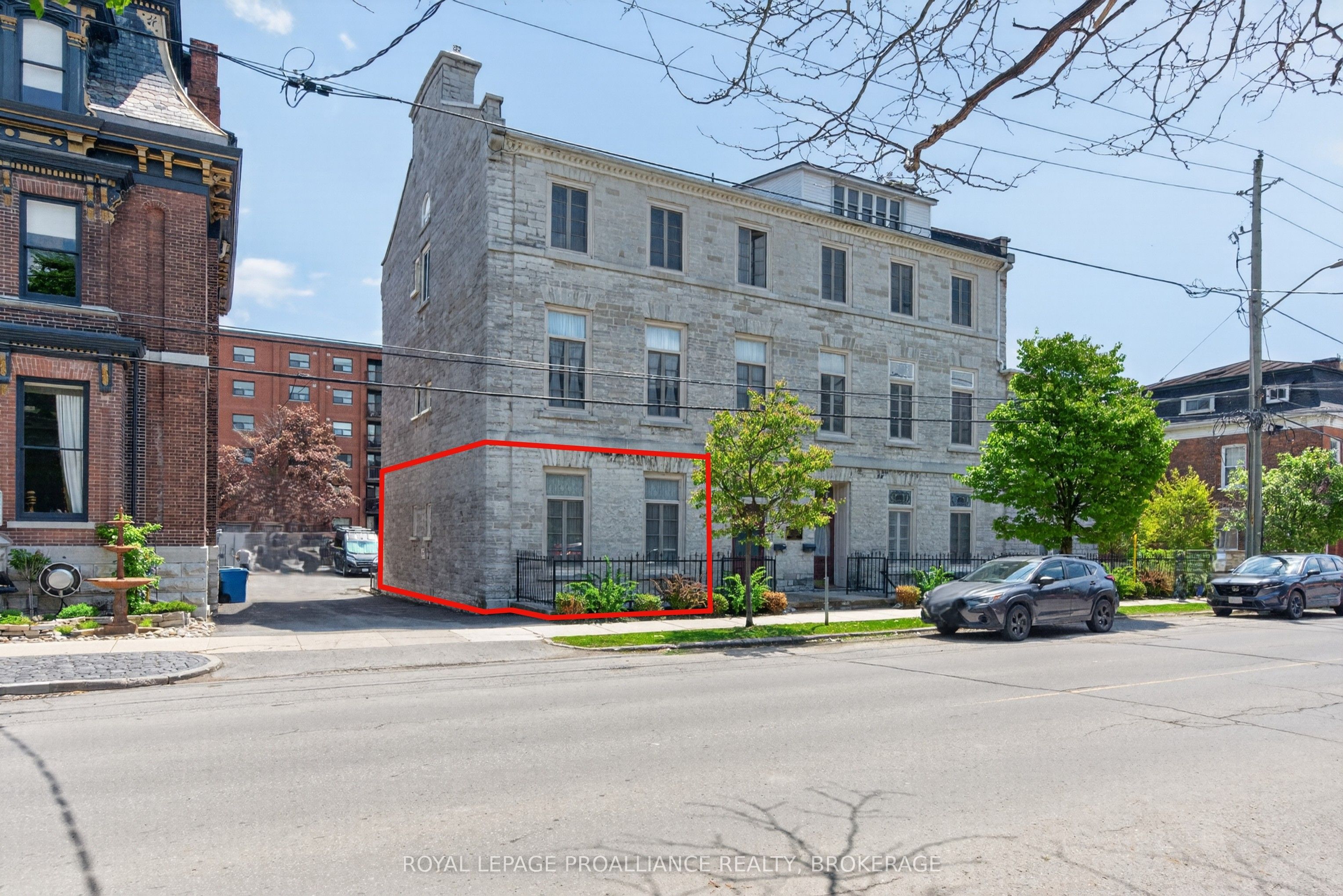 133 King Street E 2 Property Photo 2