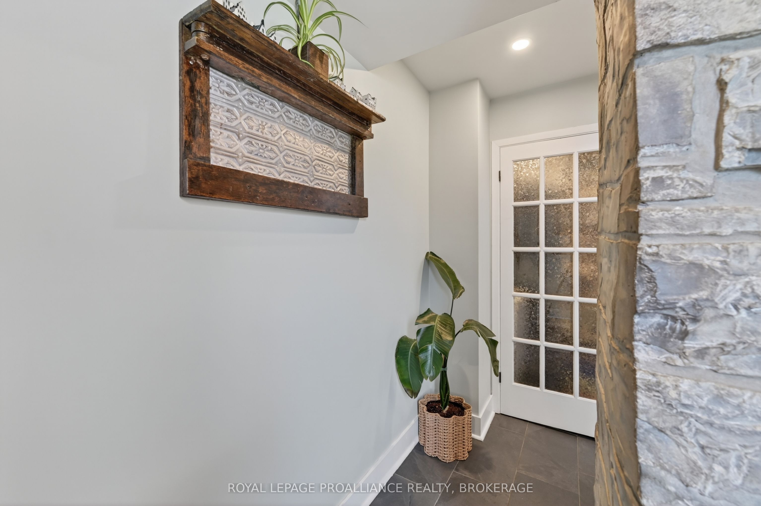 133 King Street E 2 Property Photo 6