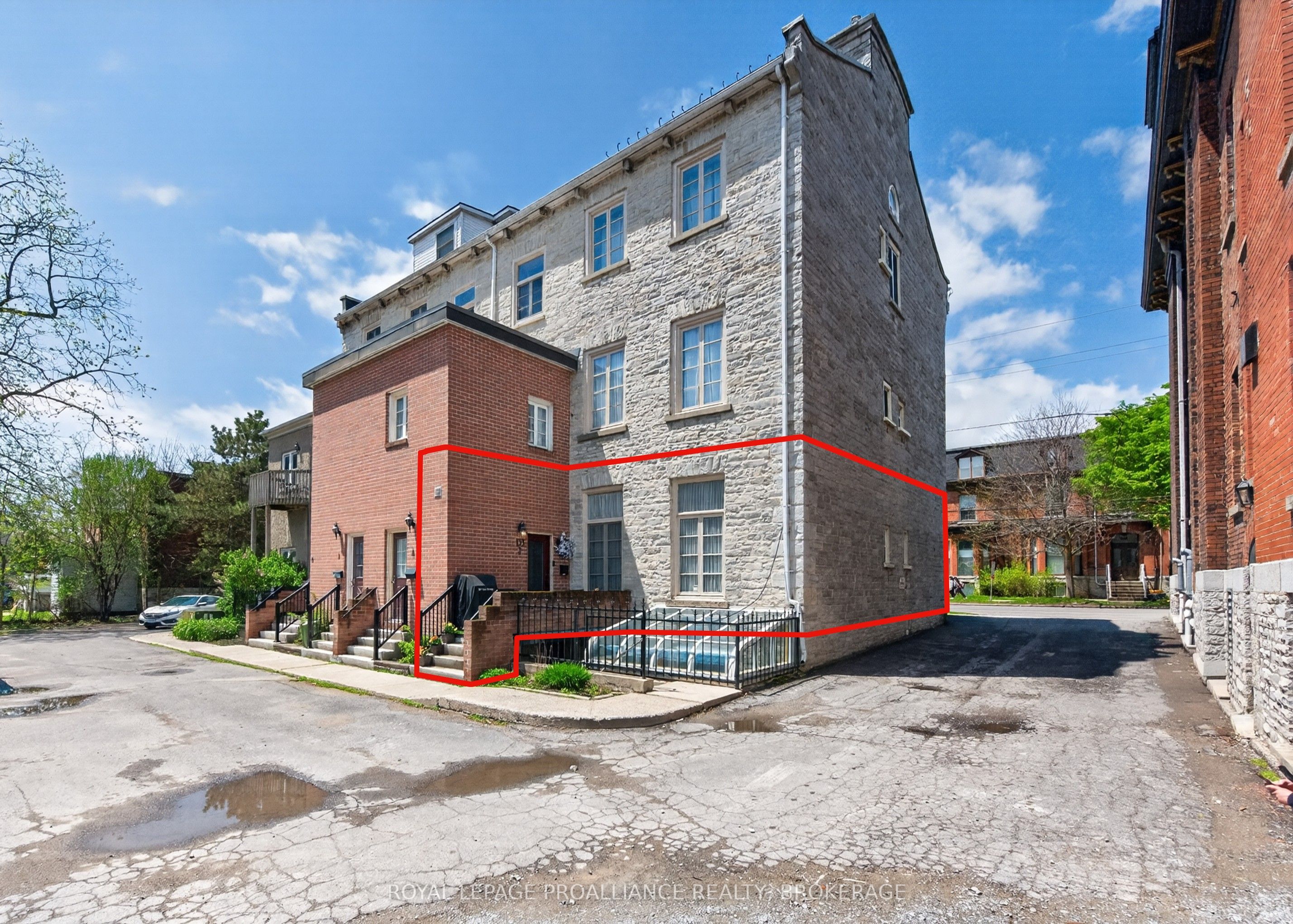 133 King Street E 2 Property Photo 32