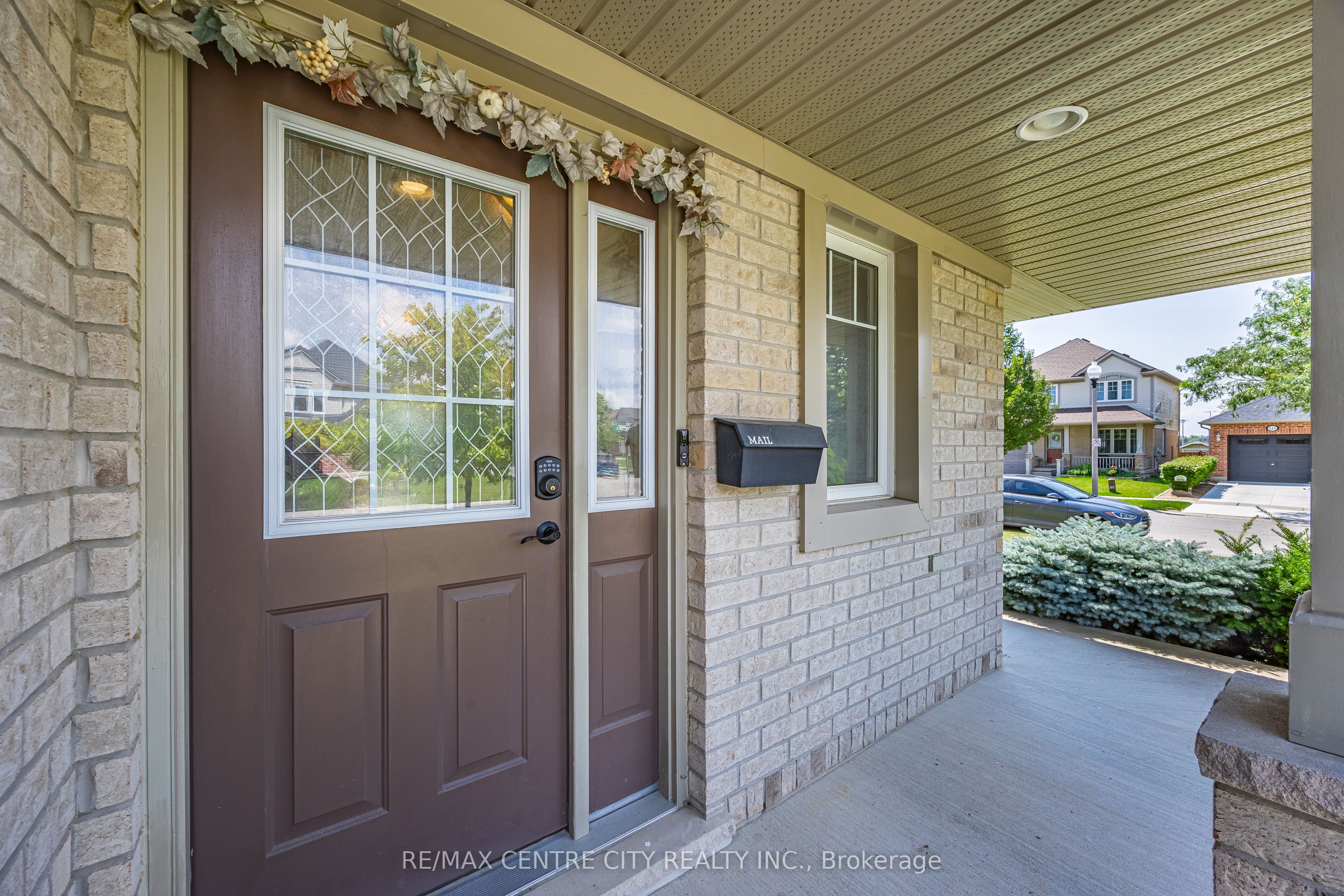 2 Fenwick Court Property Photo 5