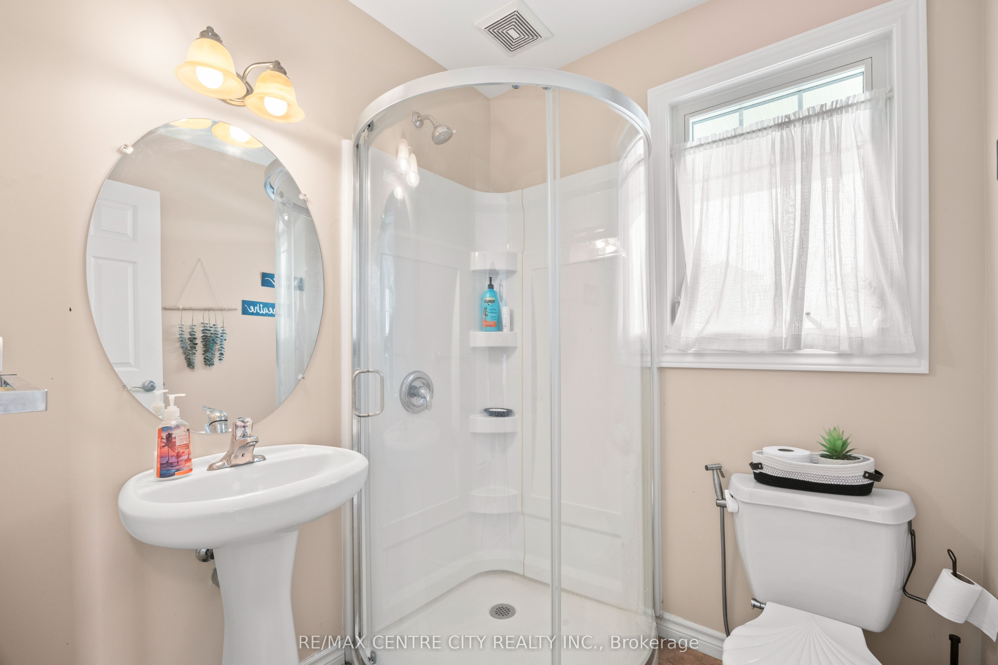 2 Fenwick Court Property Photo 8
