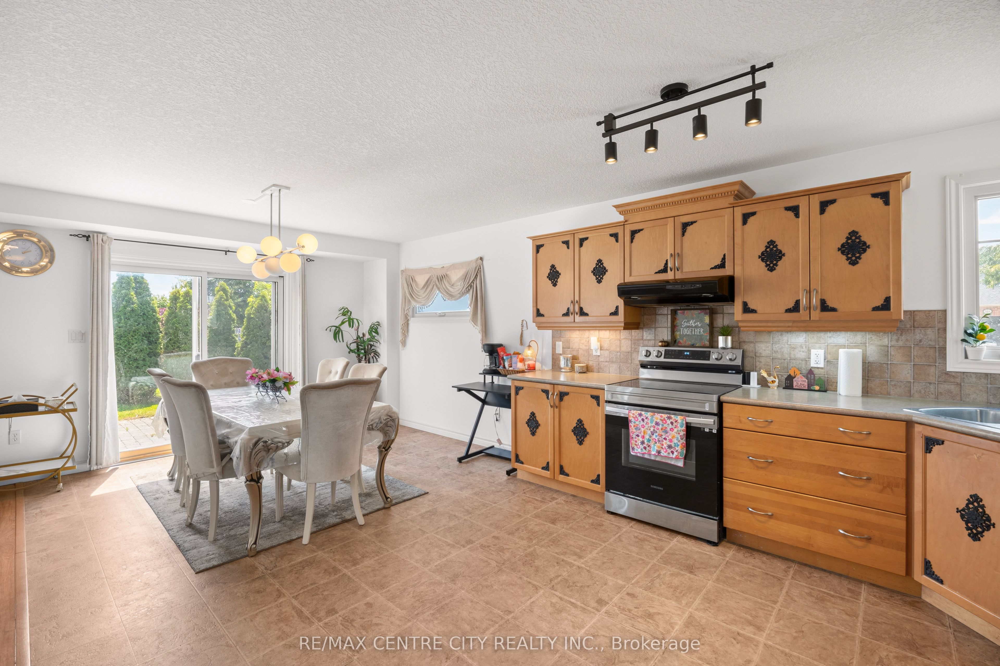 2 Fenwick Court Property Photo 9