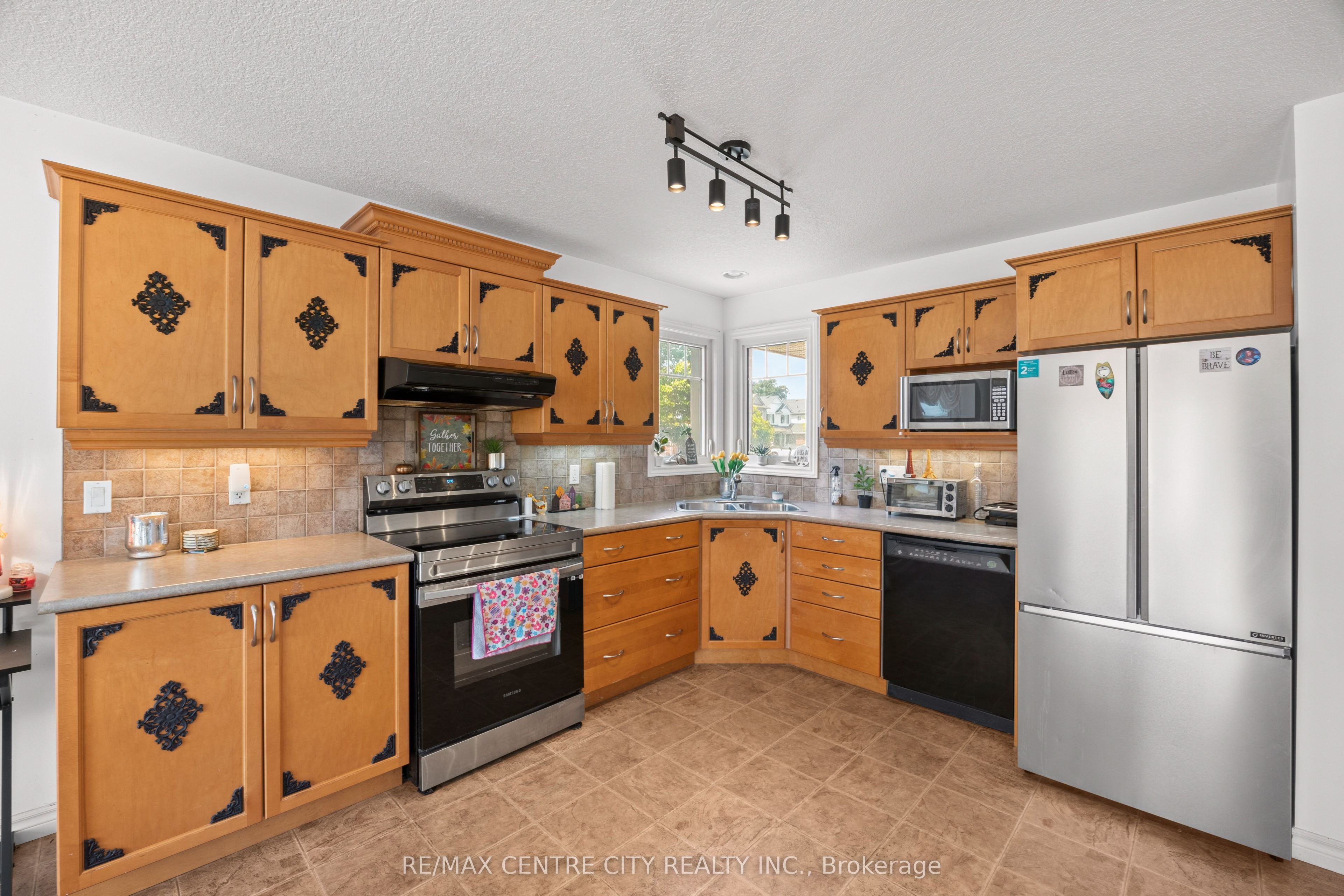 2 Fenwick Court Property Photo 10