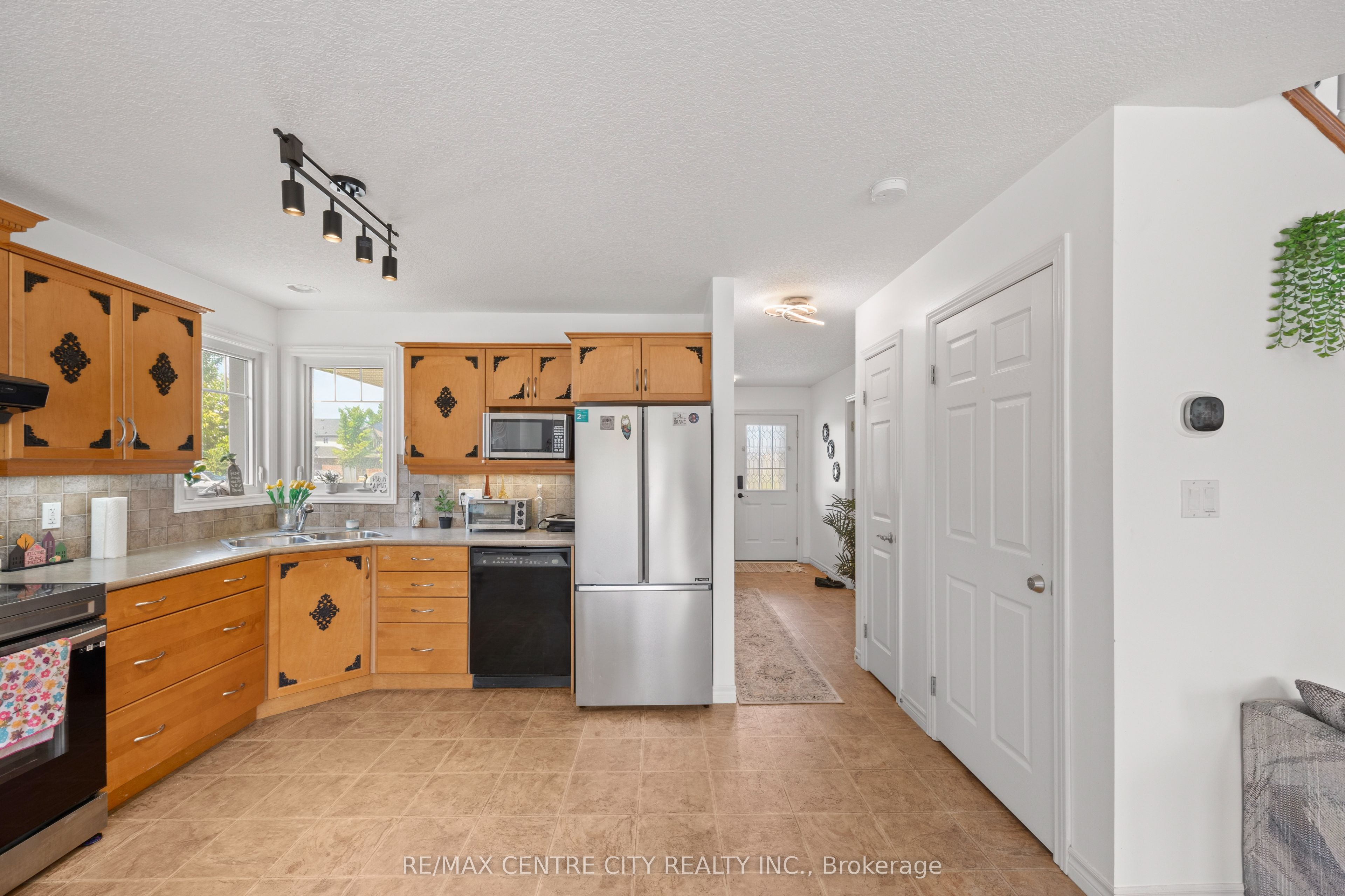 2 Fenwick Court Property Photo 11