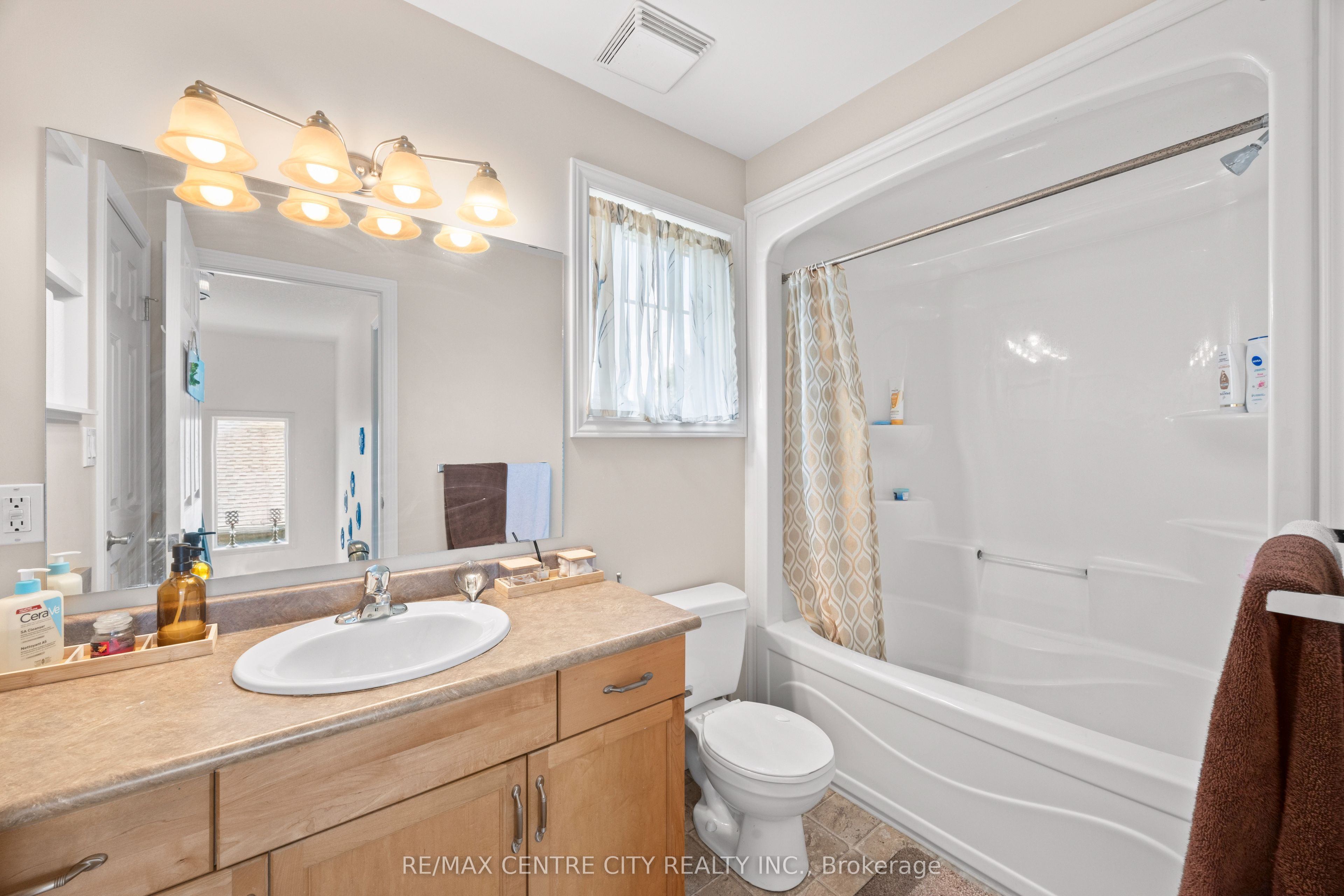 2 Fenwick Court Property Photo 29