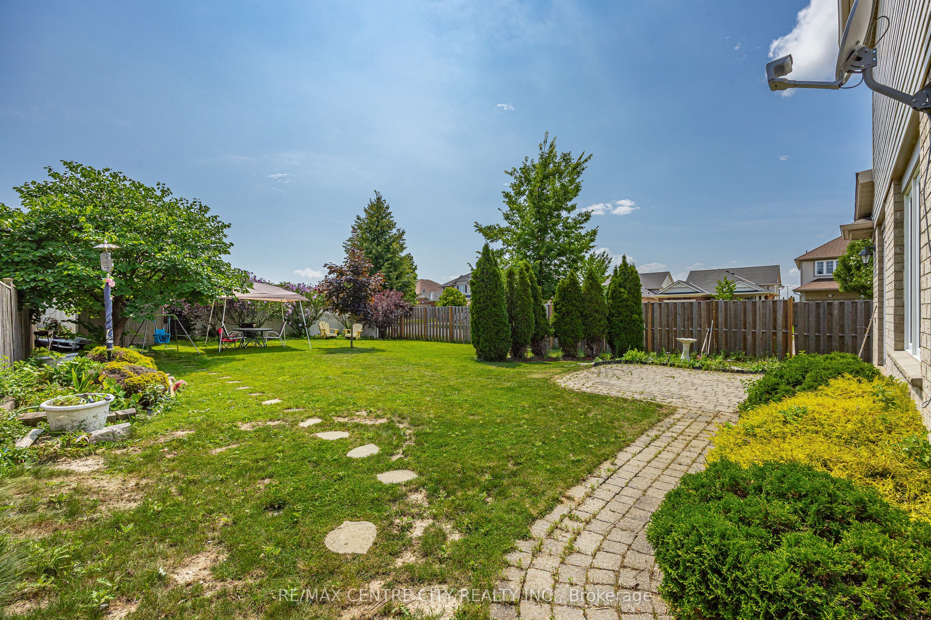 2 Fenwick Court Property Photo 38