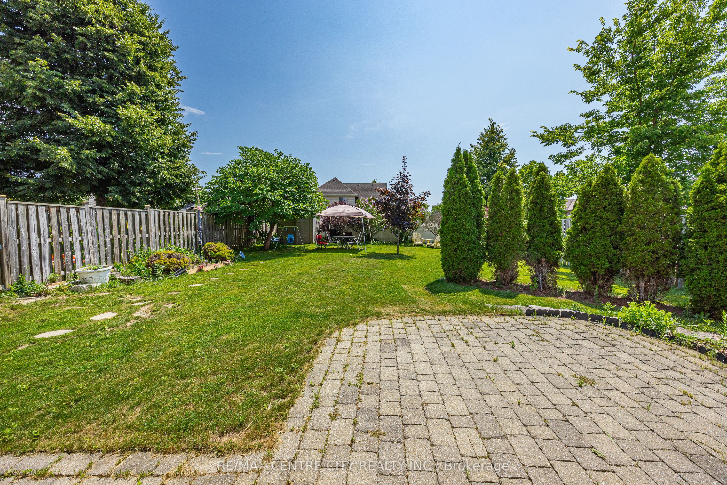 2 Fenwick Court Property Photo 39