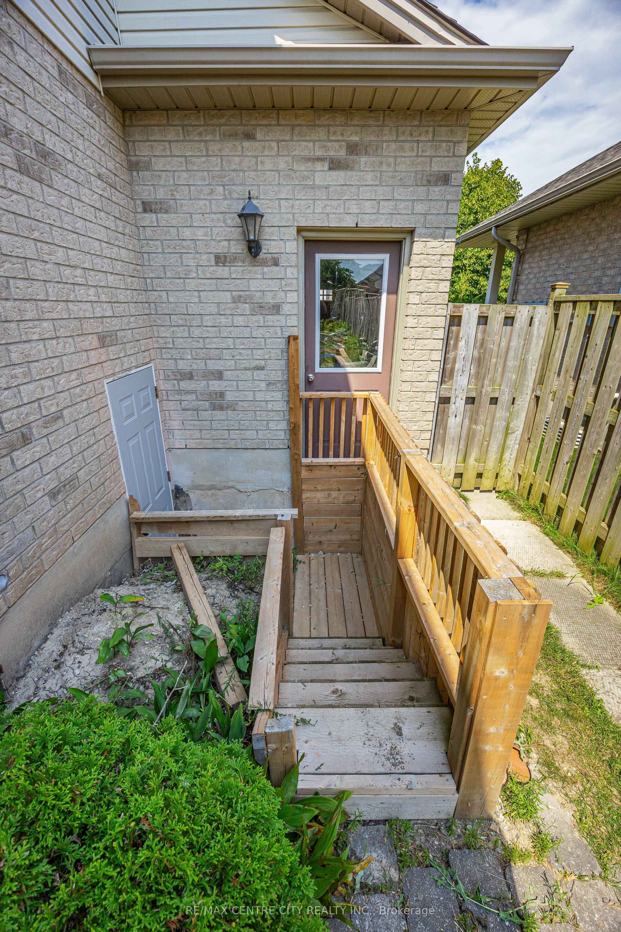 2 Fenwick Court Property Photo 40