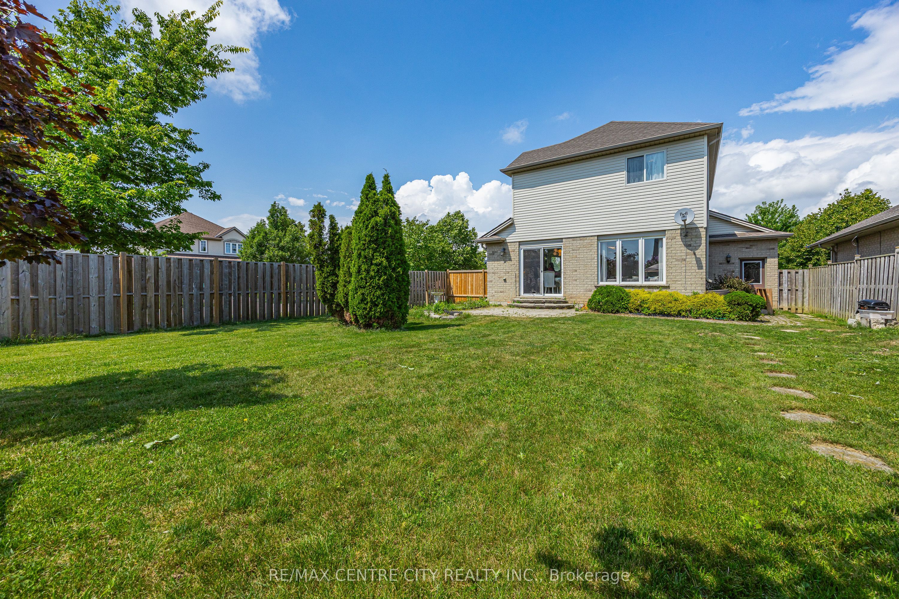 2 Fenwick Court Property Photo 41