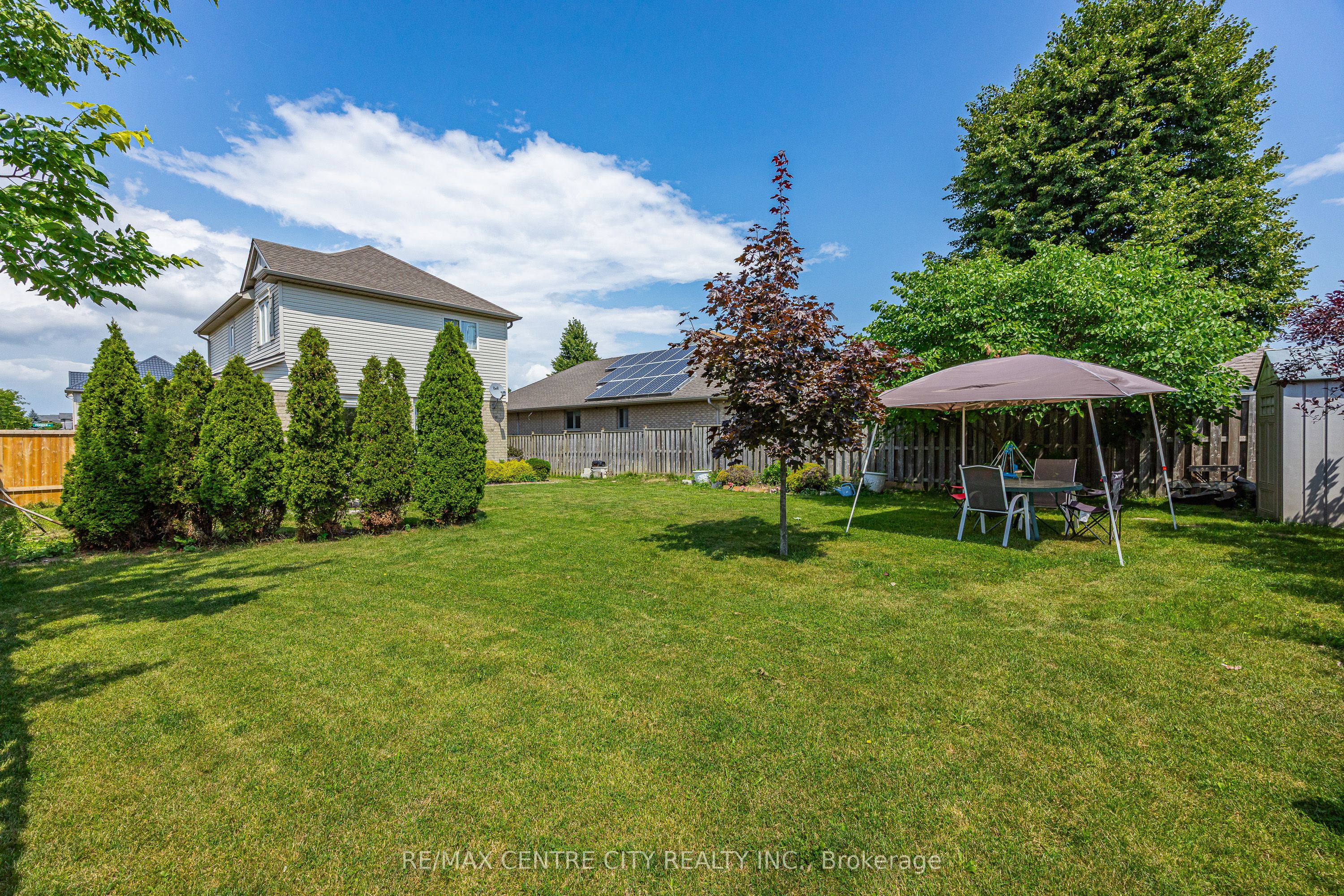 2 Fenwick Court Property Photo 42