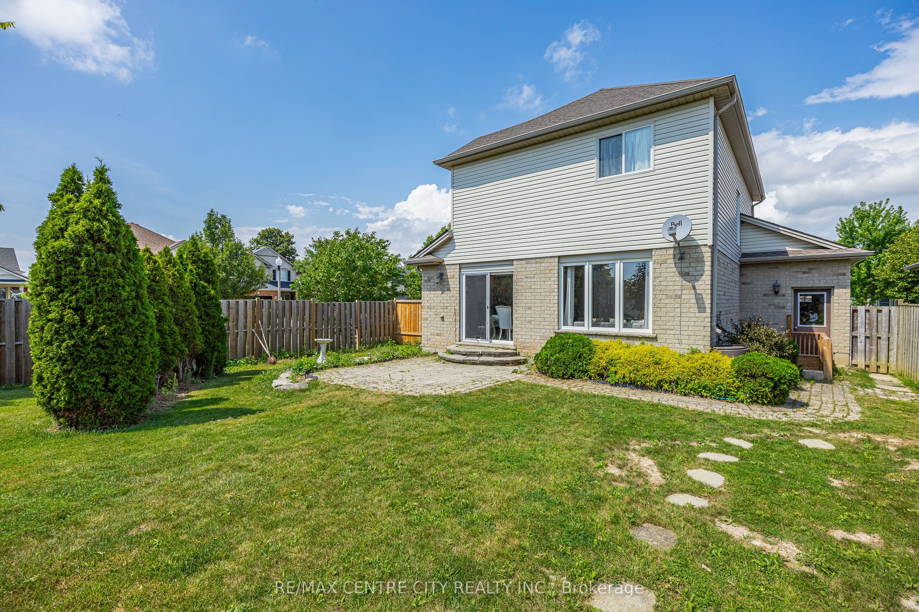 2 Fenwick Court Property Photo 43