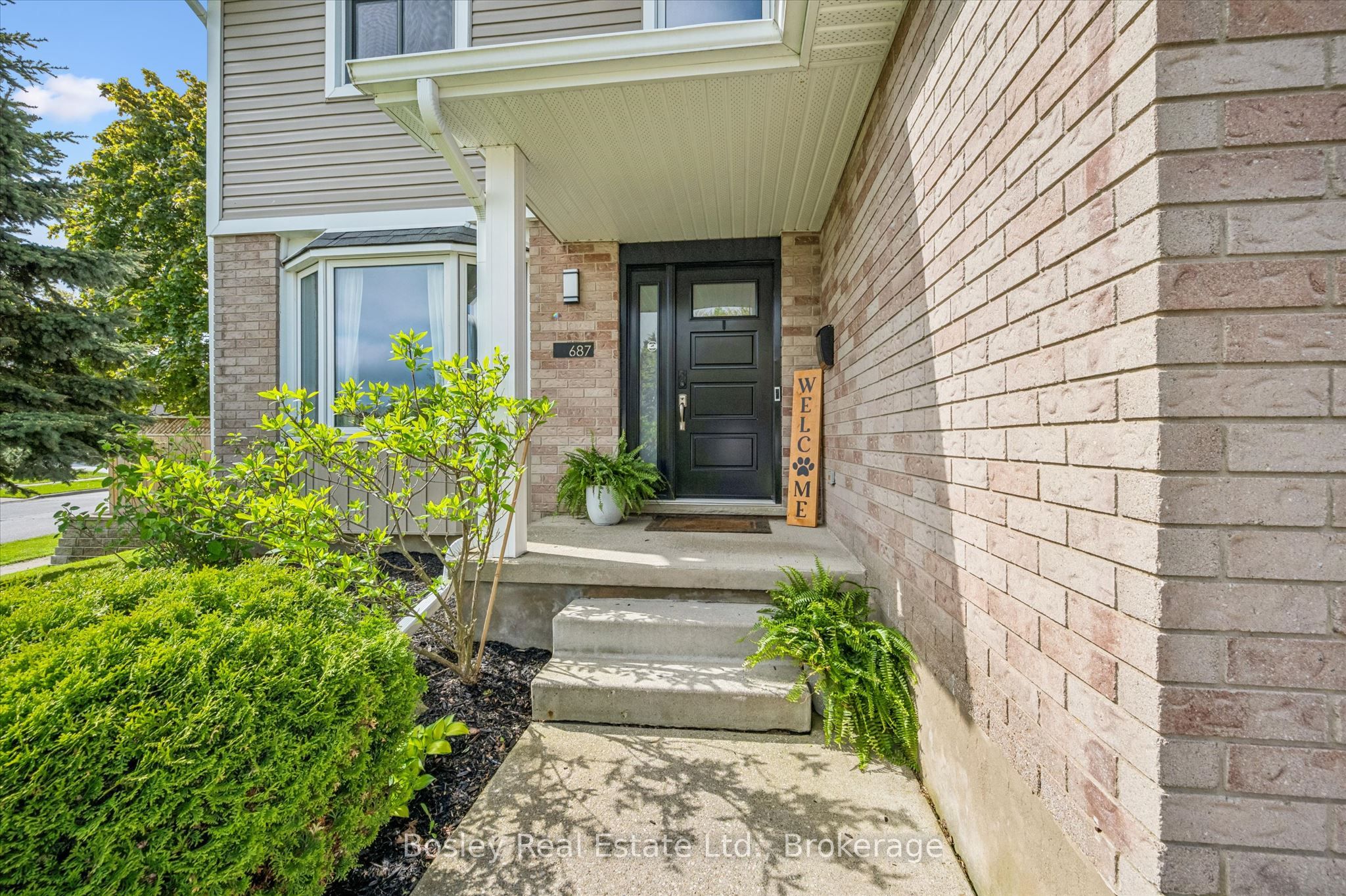687 Champlain Boulevard Property Photo 3