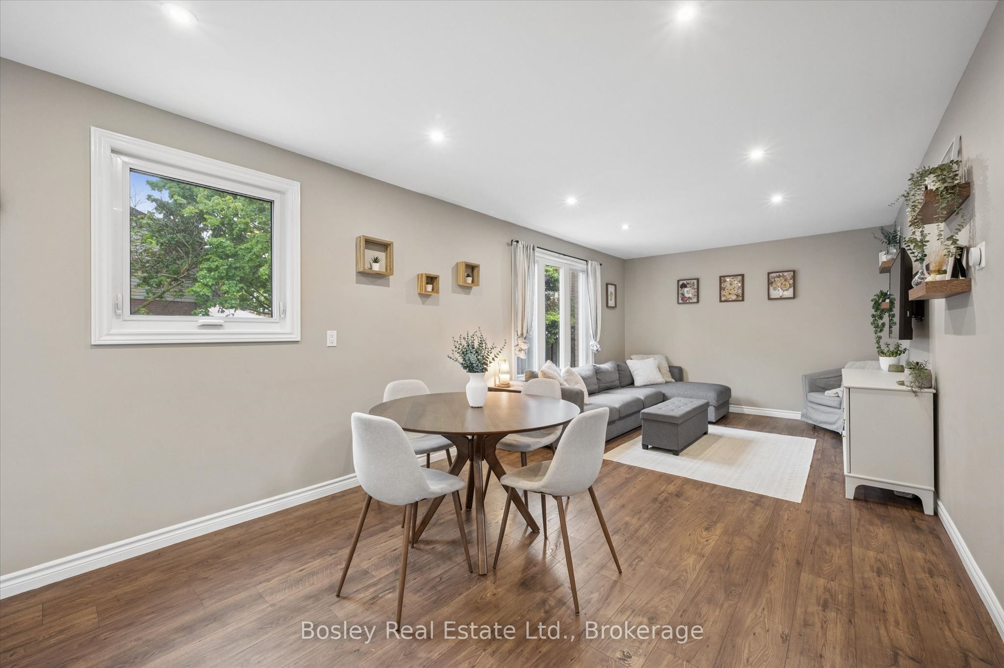 687 Champlain Boulevard Property Photo 8