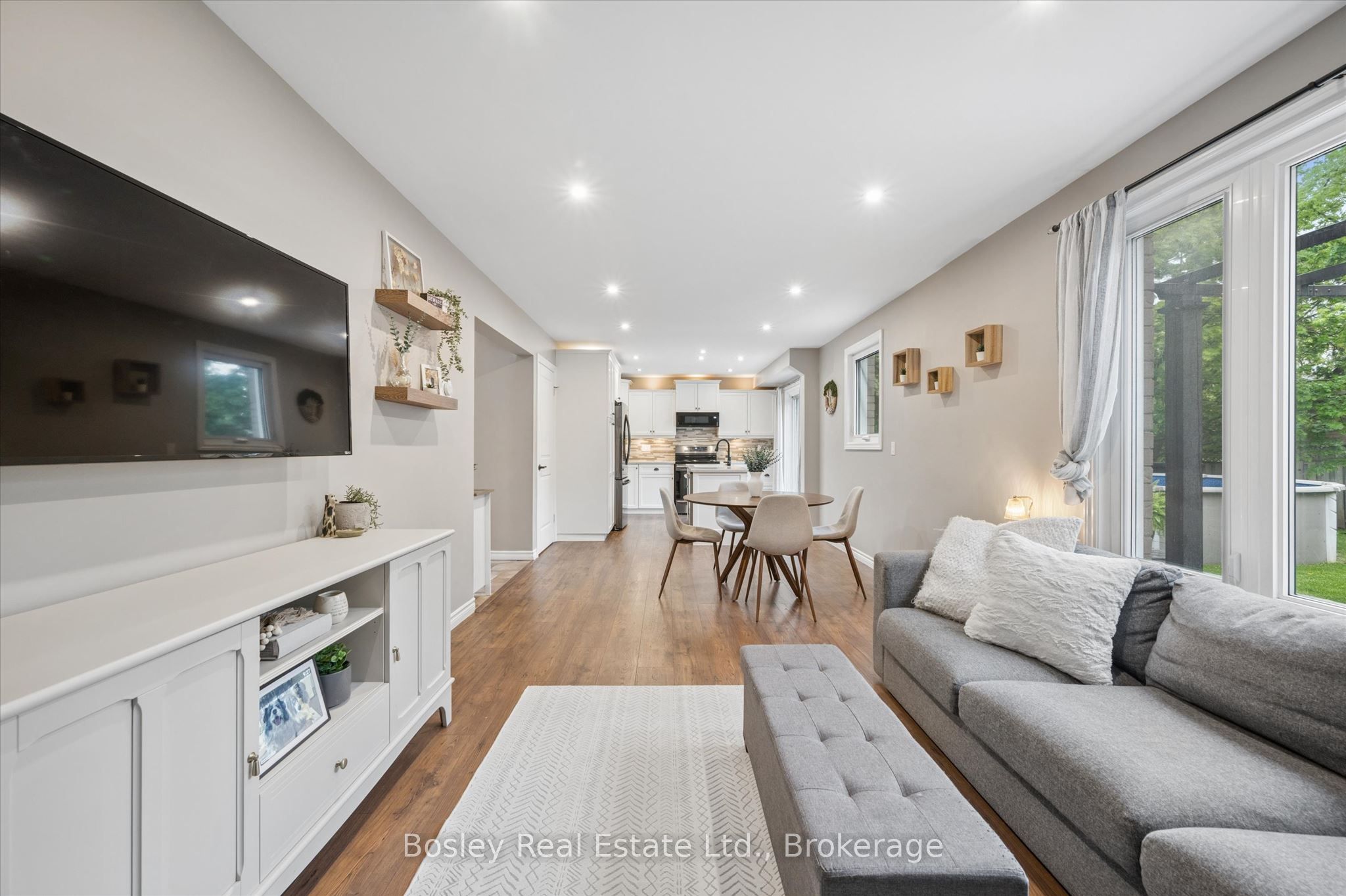 687 Champlain Boulevard Property Photo 10