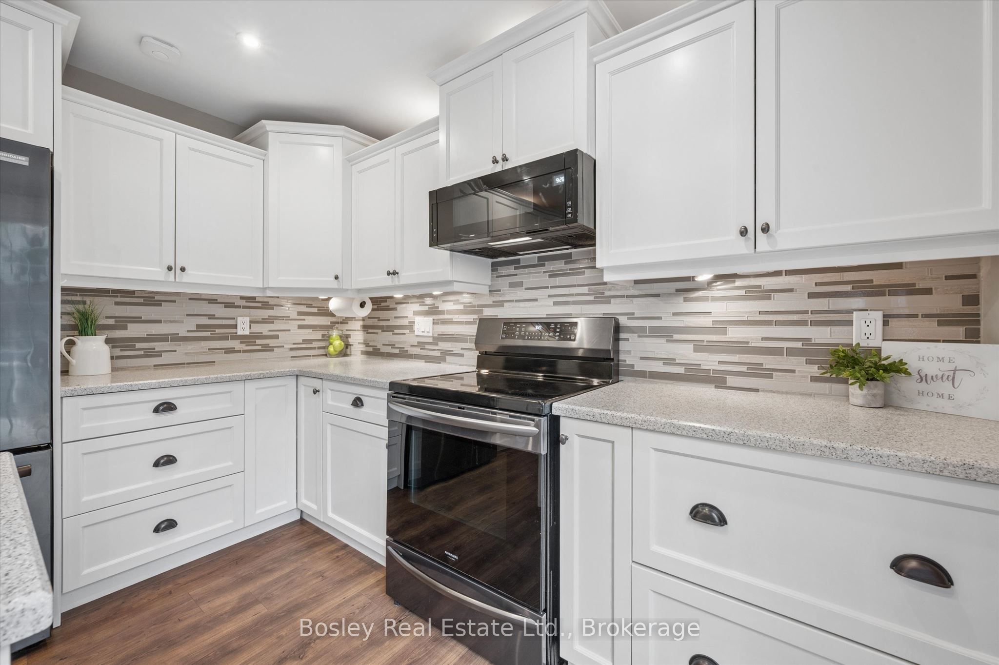 687 Champlain Boulevard Property Photo 13