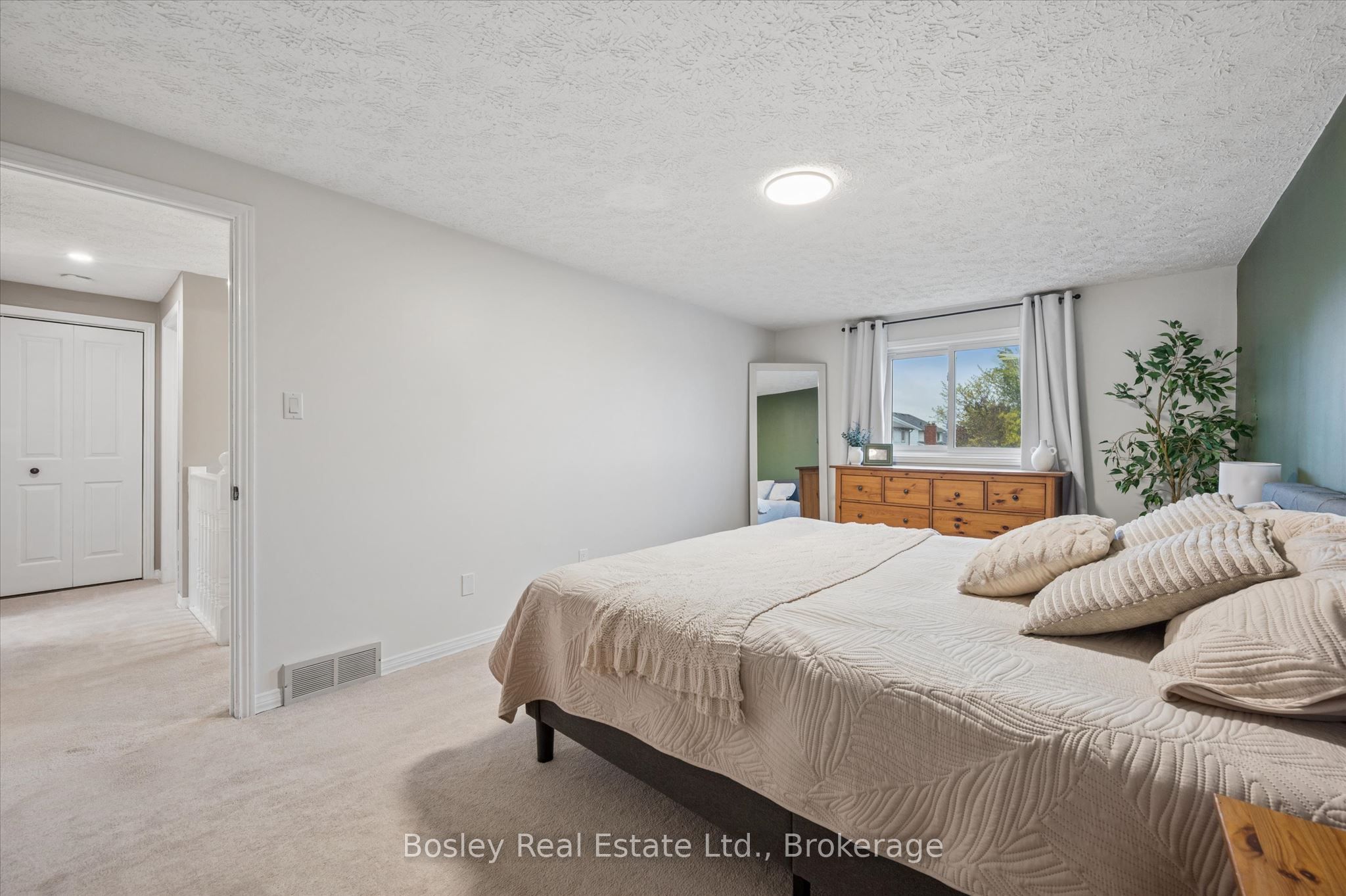 687 Champlain Boulevard Property Photo 25