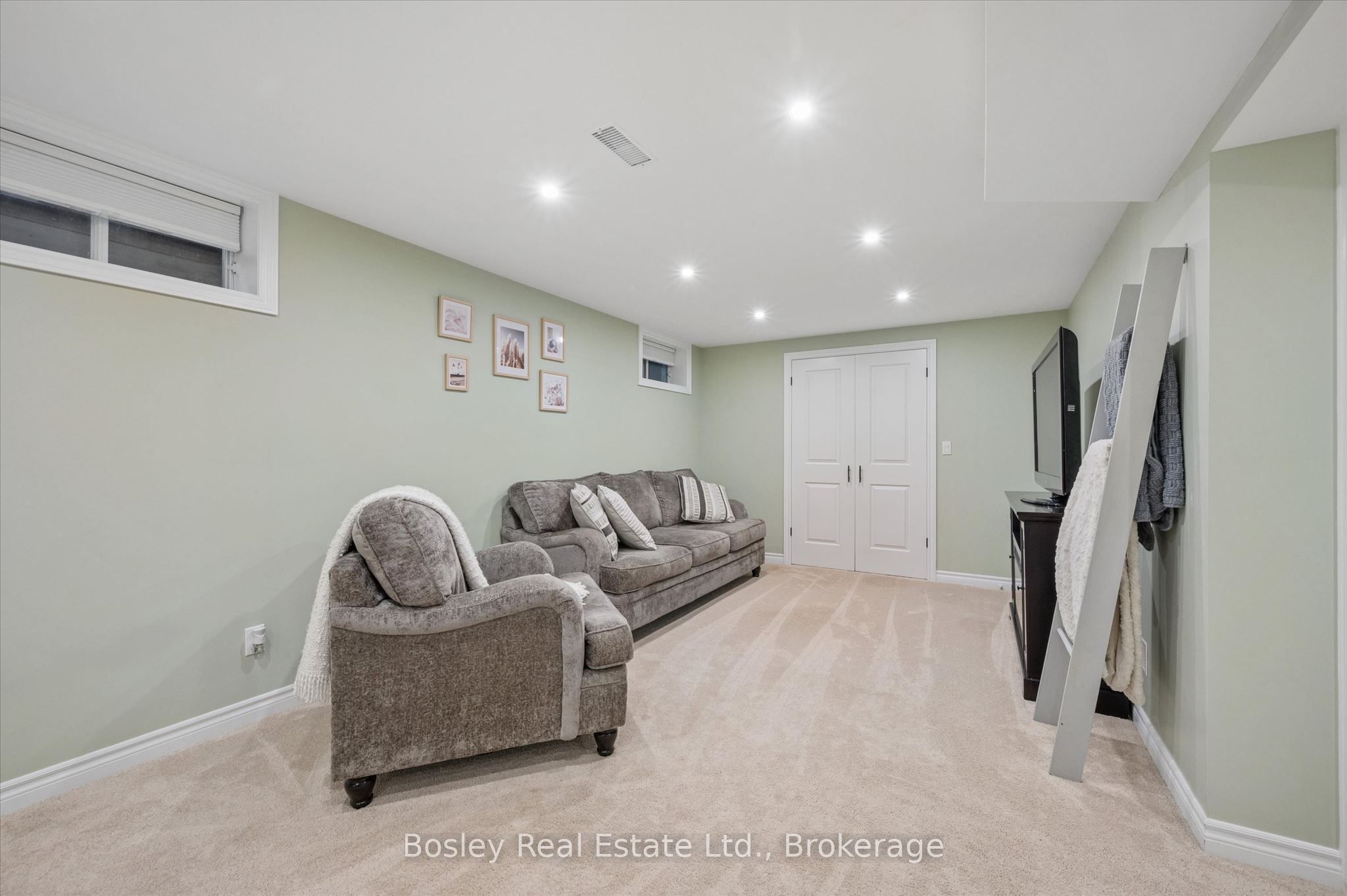 687 Champlain Boulevard Property Photo 29
