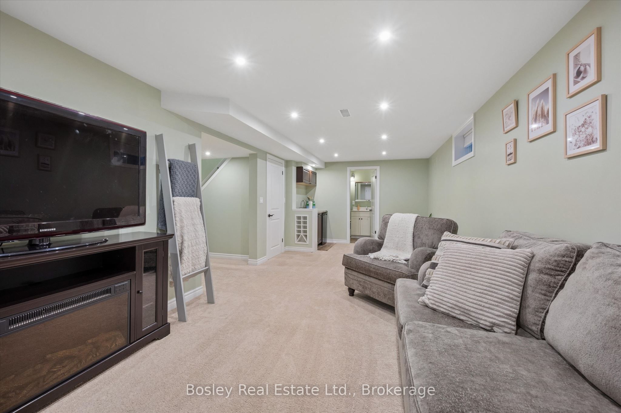 687 Champlain Boulevard Property Photo 30