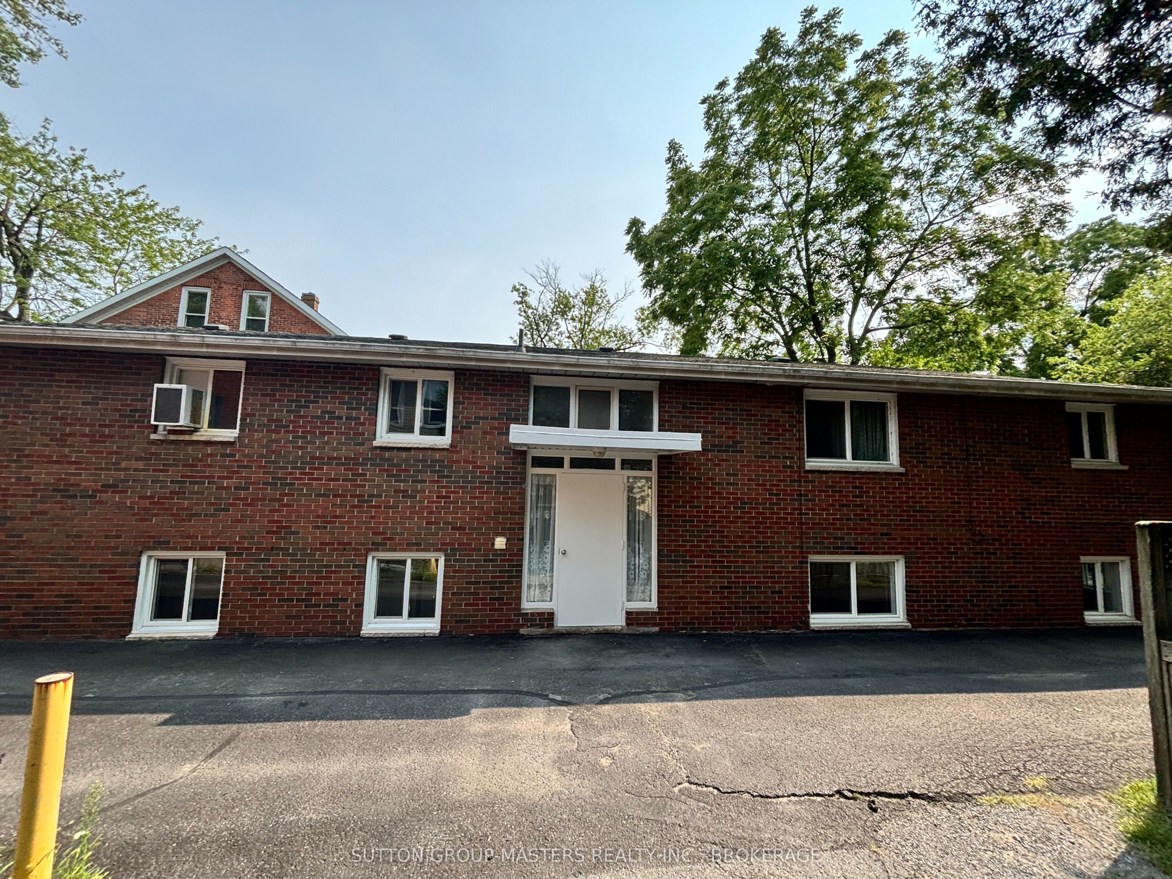 476 Albert Street Property Photo 1