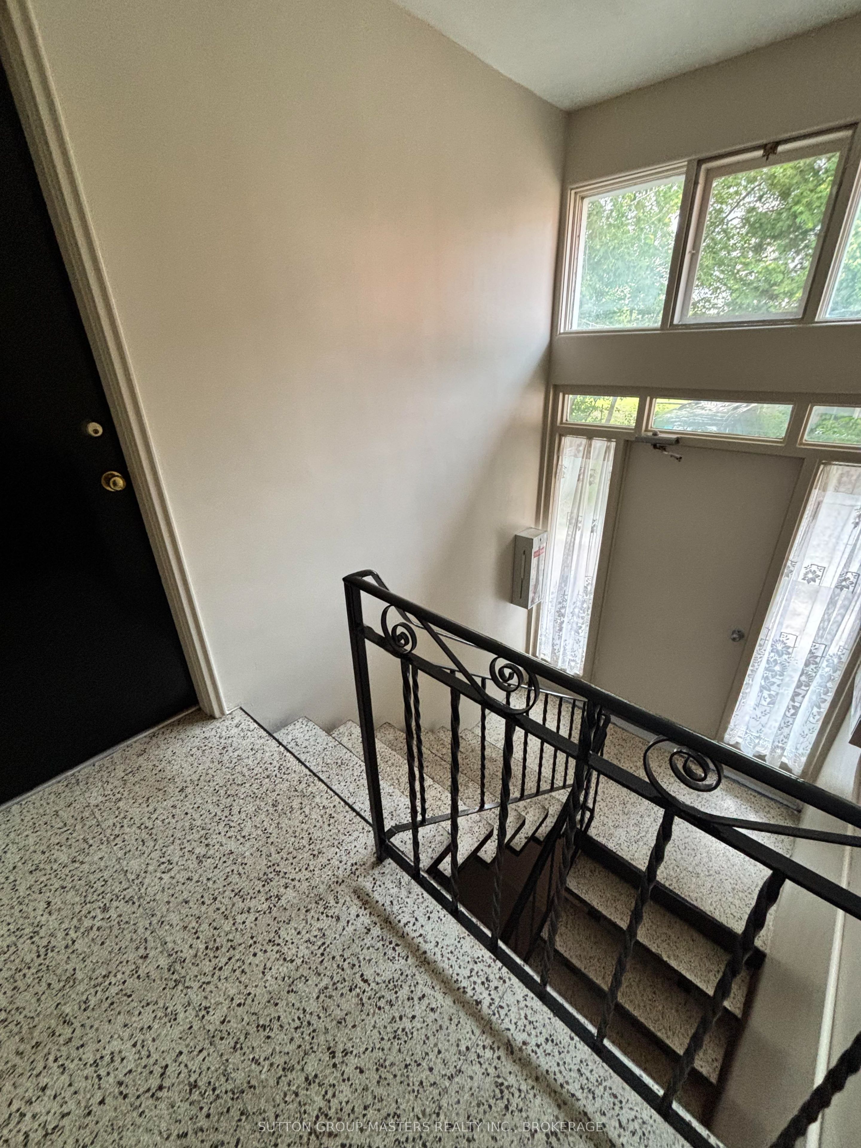 476 Albert Street Property Photo 3
