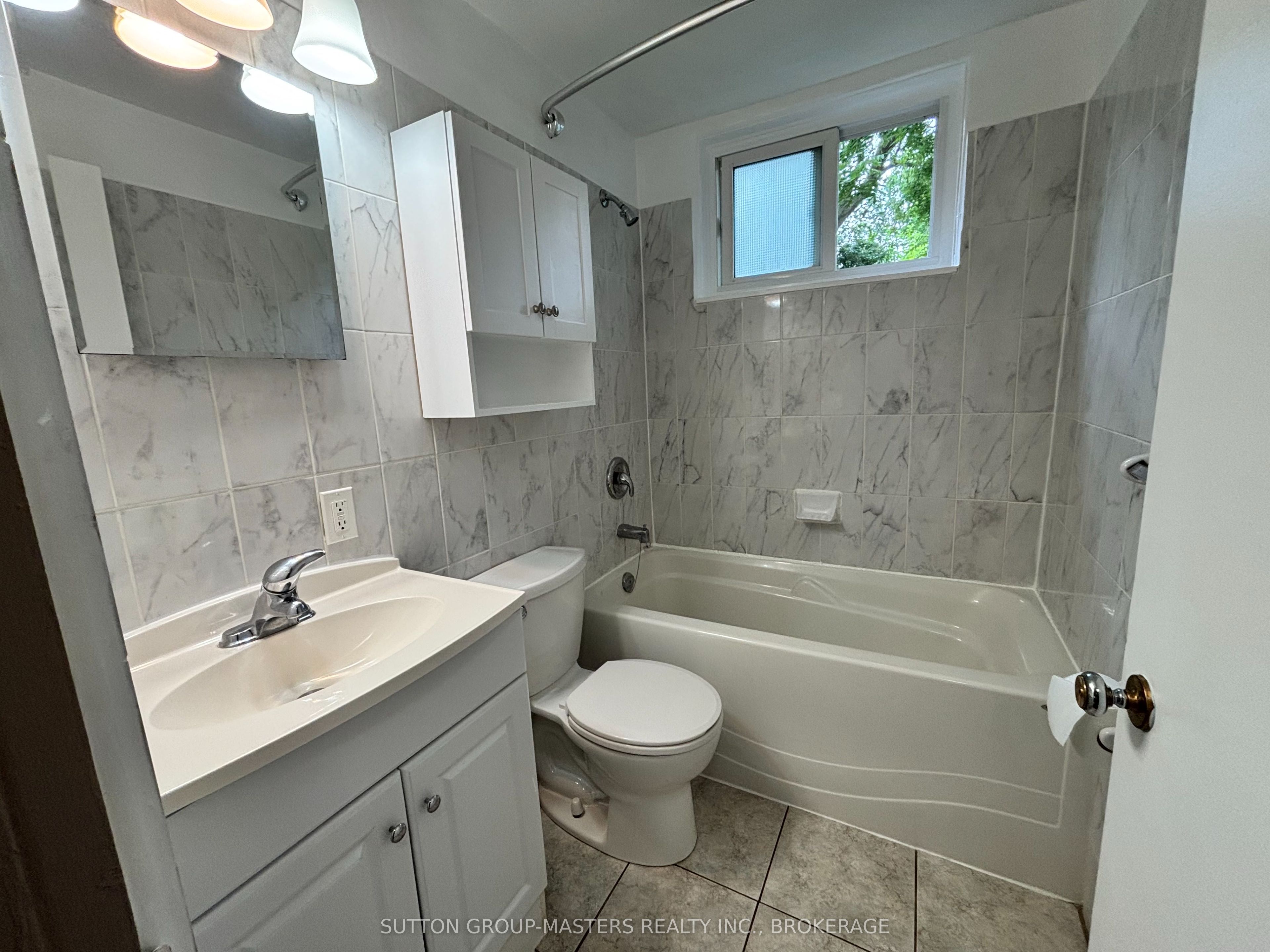 476 Albert Street Property Photo 5