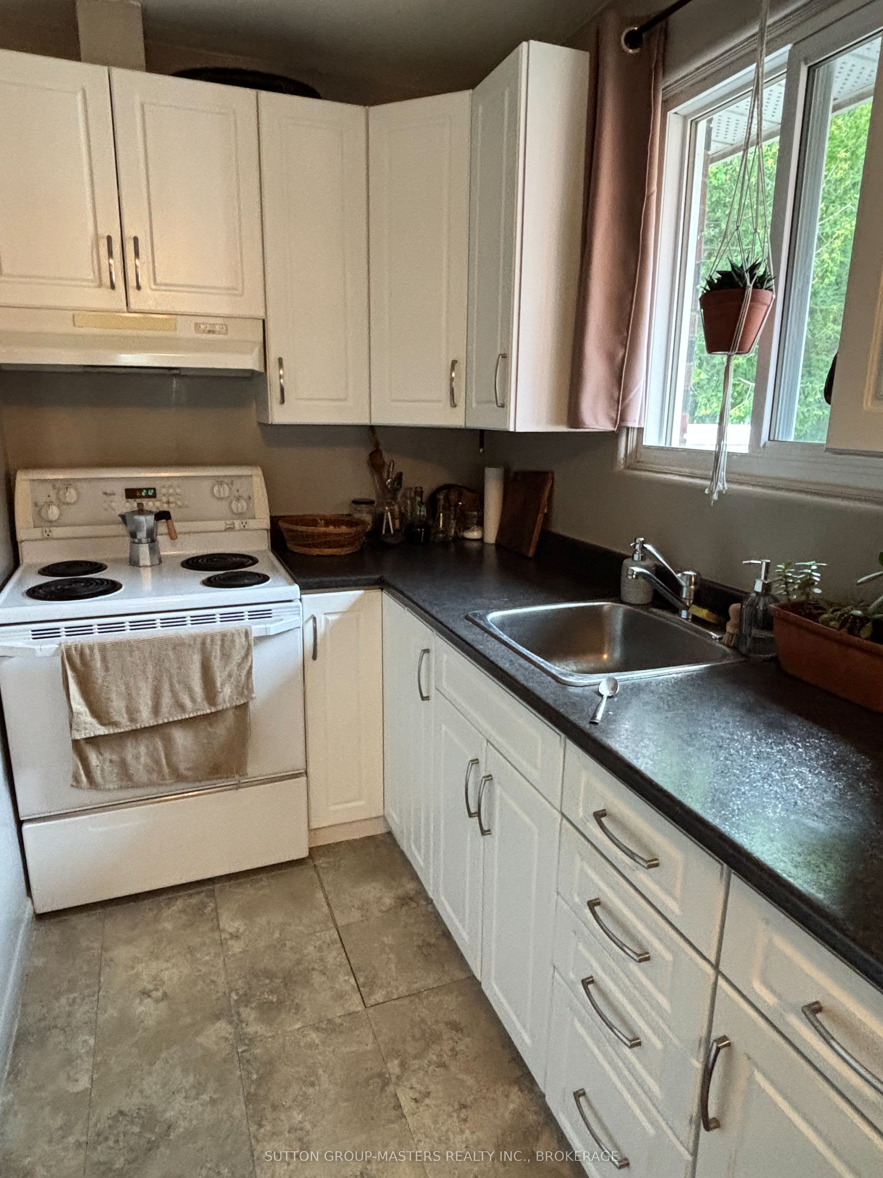 476 Albert Street Property Photo 11