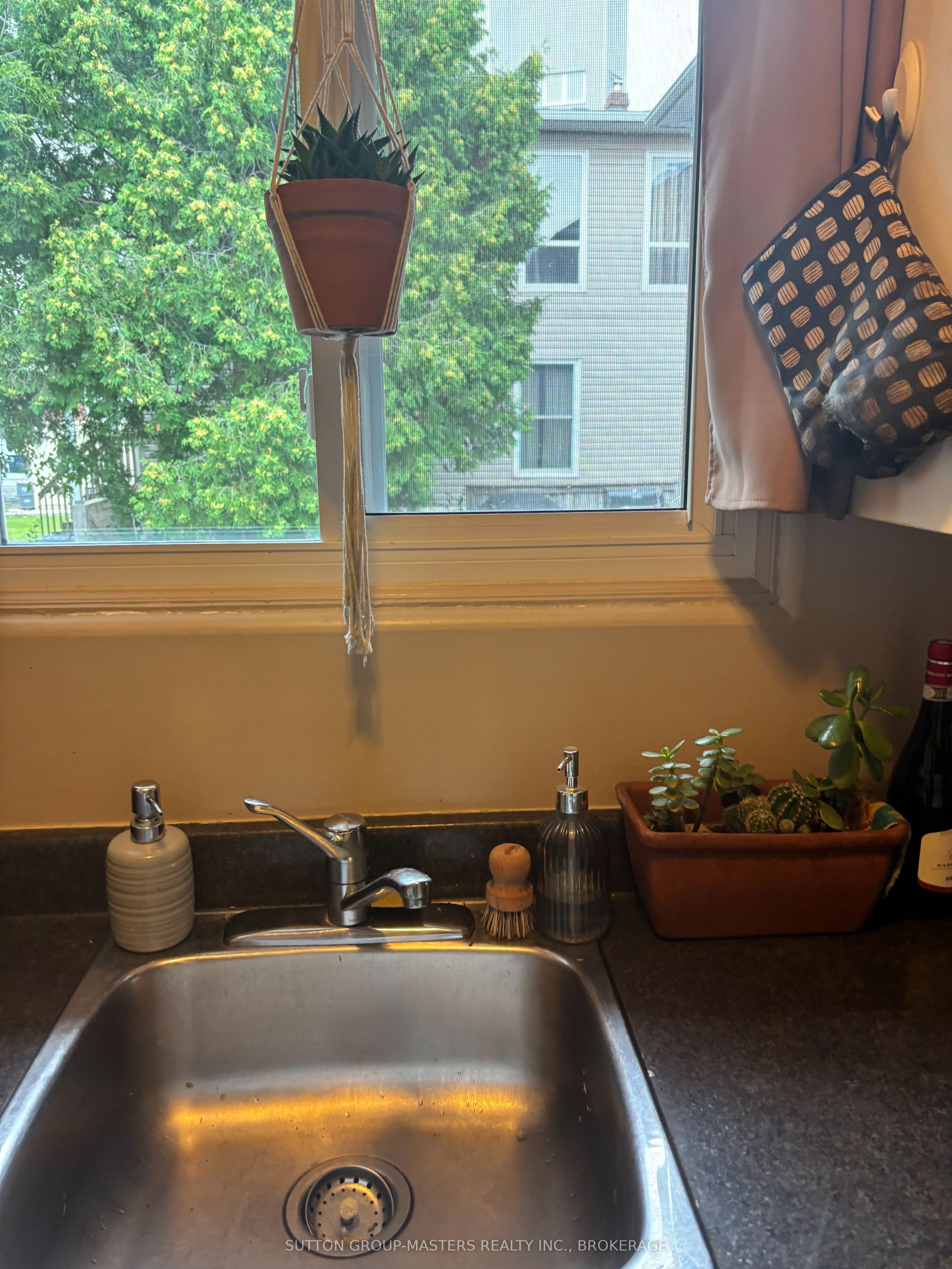 476 Albert Street Property Photo 14