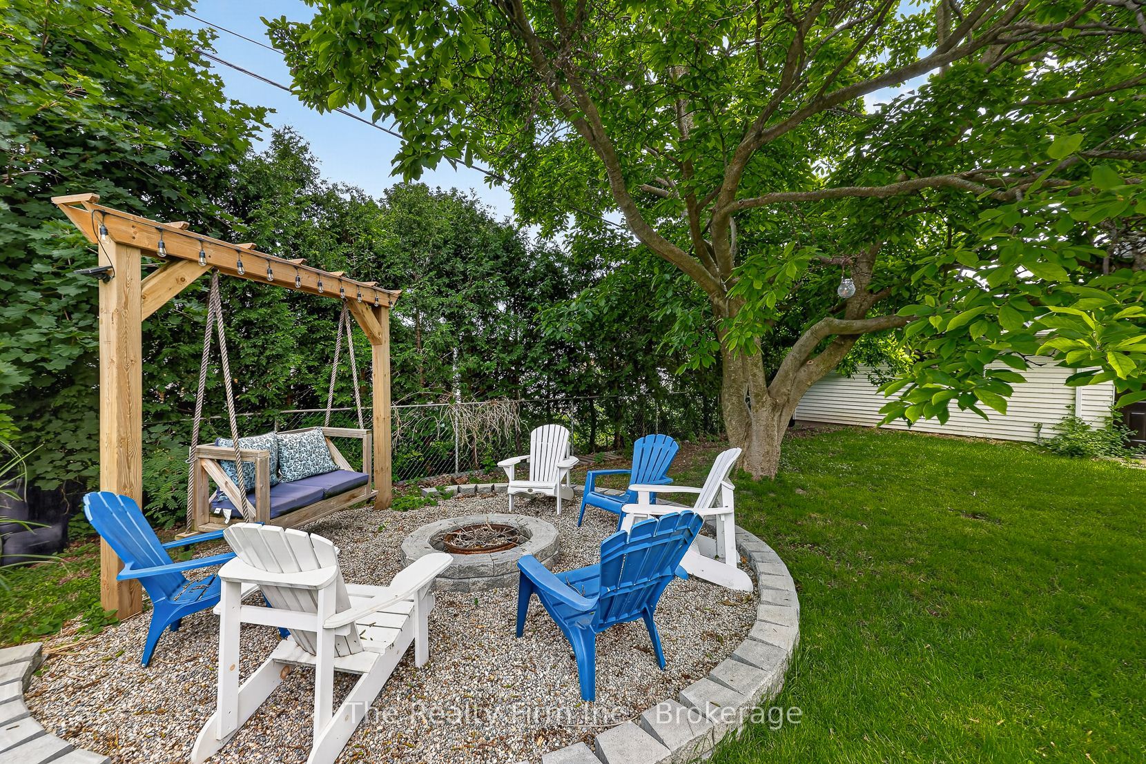126 Springbank Avenue N Property Photo 33
