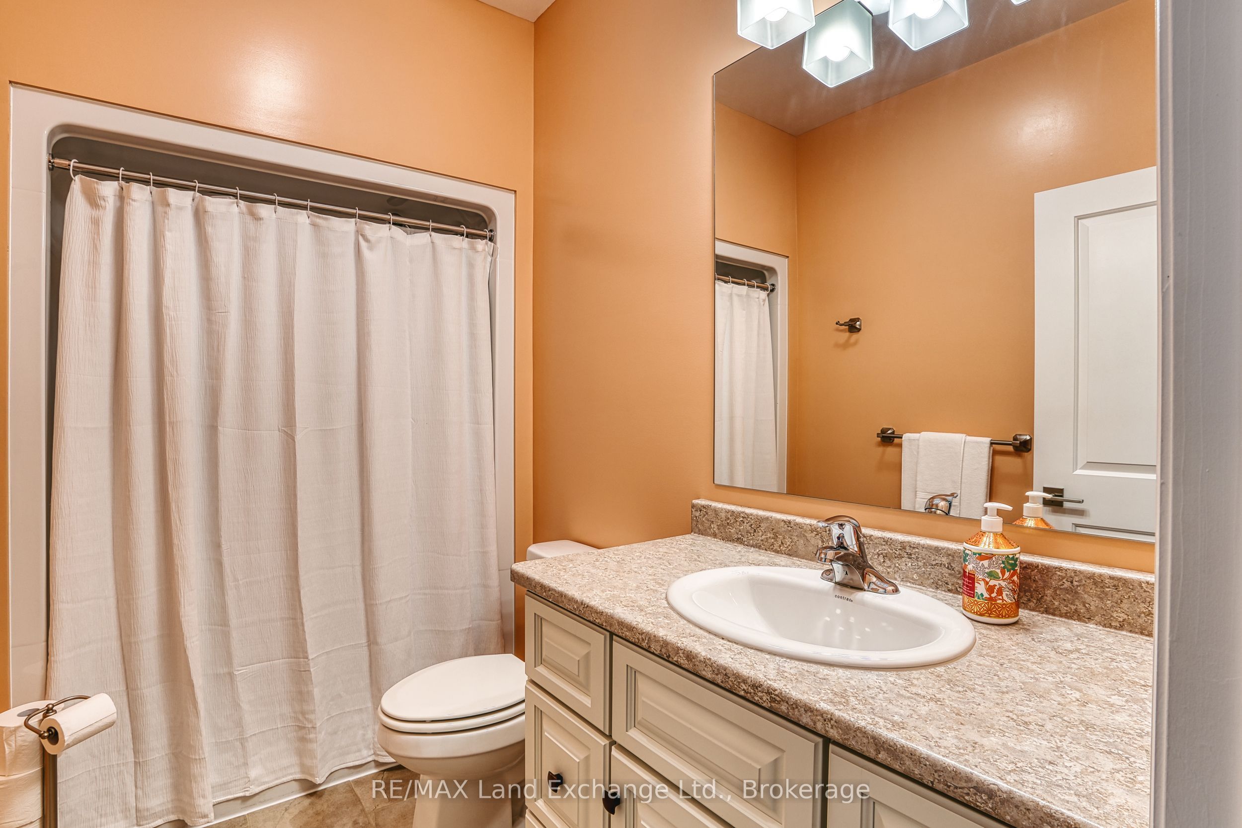 471 Devonshire Road Property Photo 9