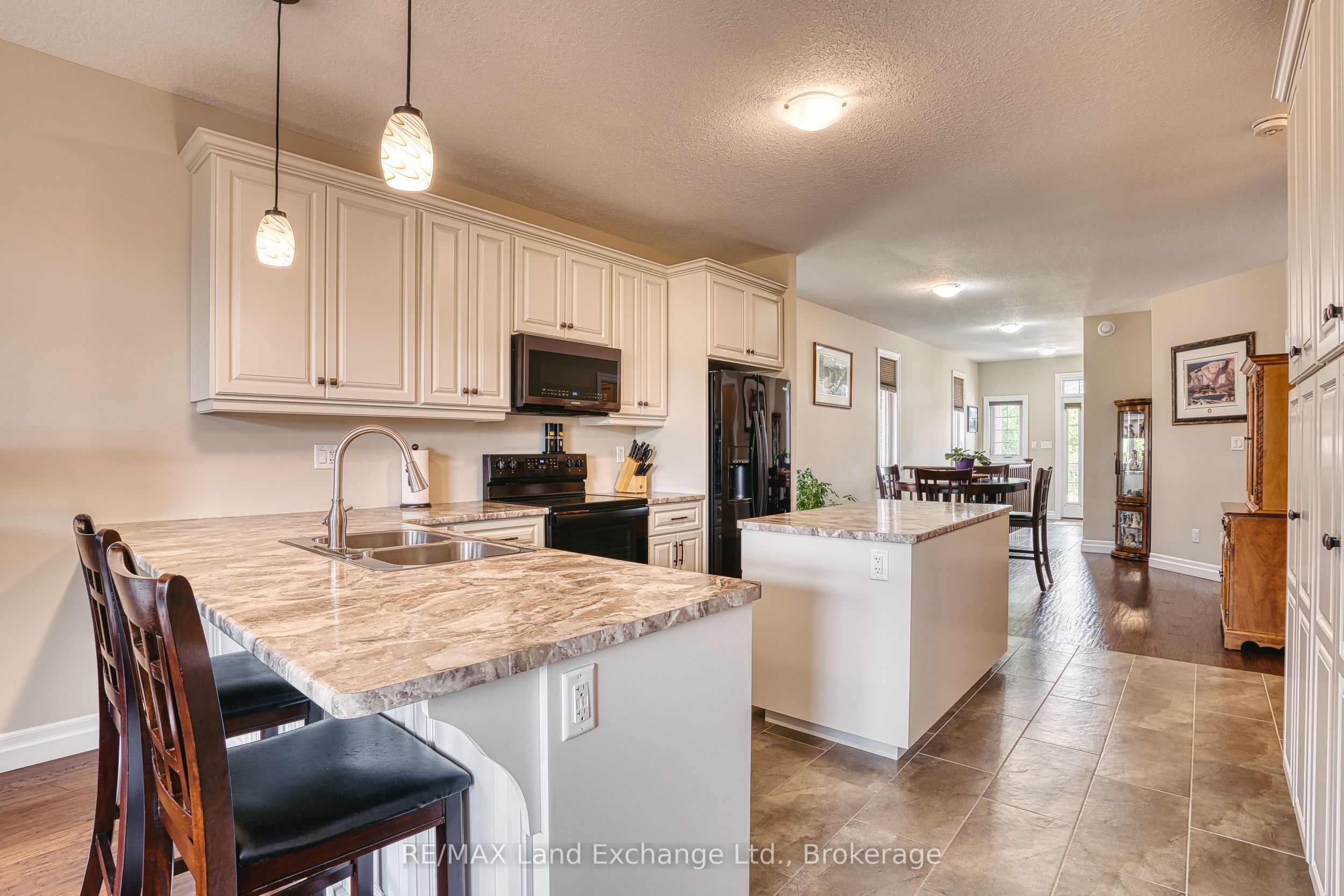 471 Devonshire Road Property Photo 10