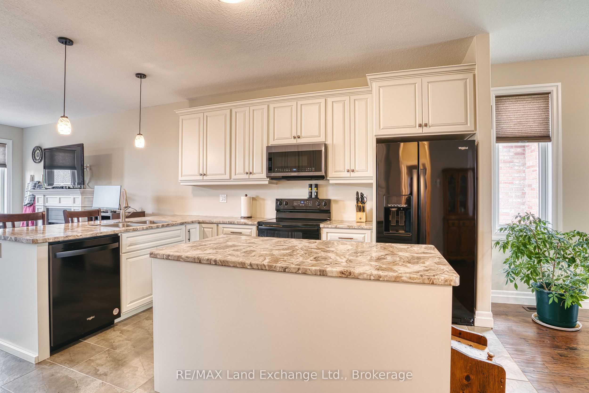 471 Devonshire Road Property Photo 11