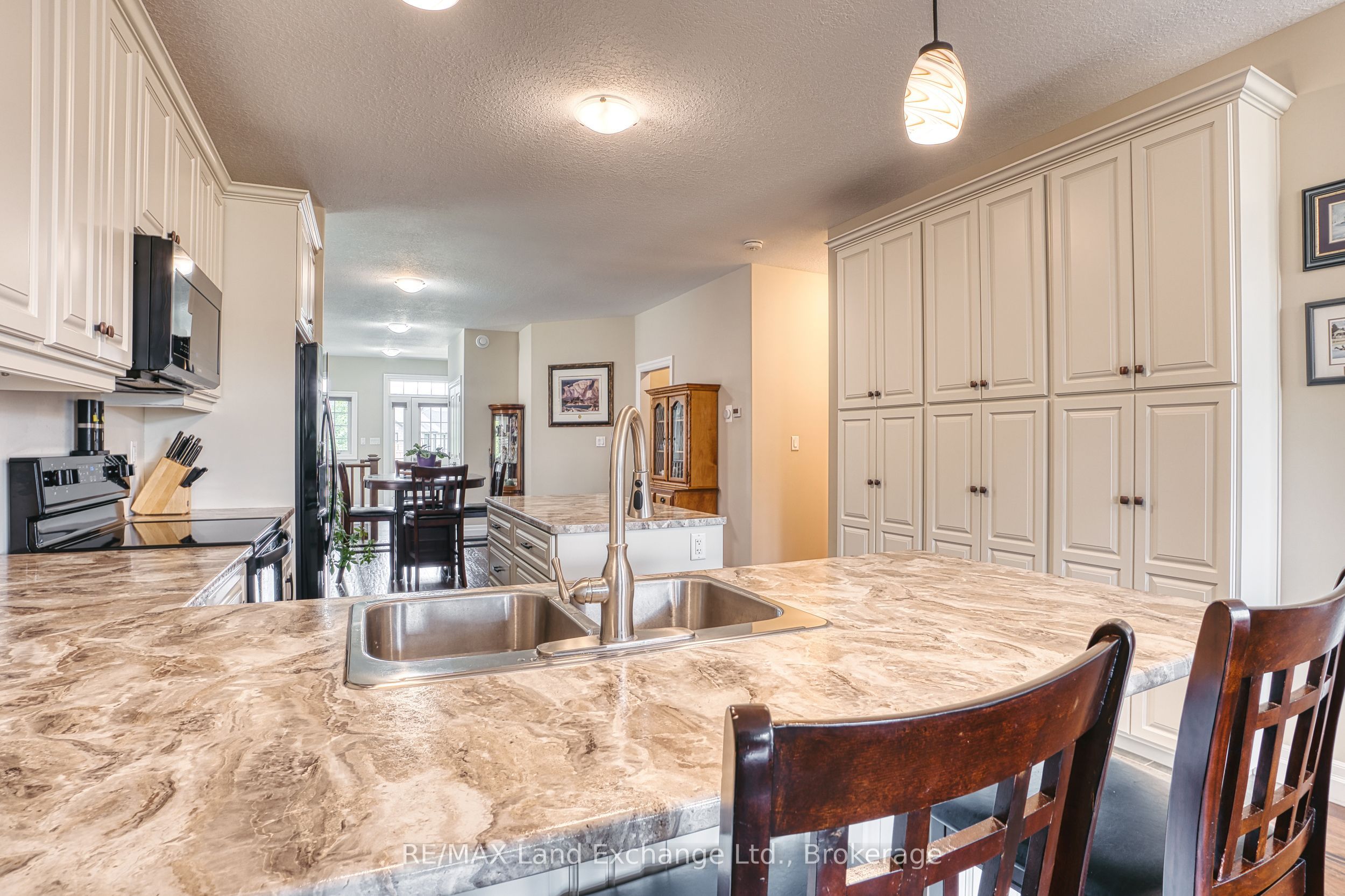471 Devonshire Road Property Photo 12