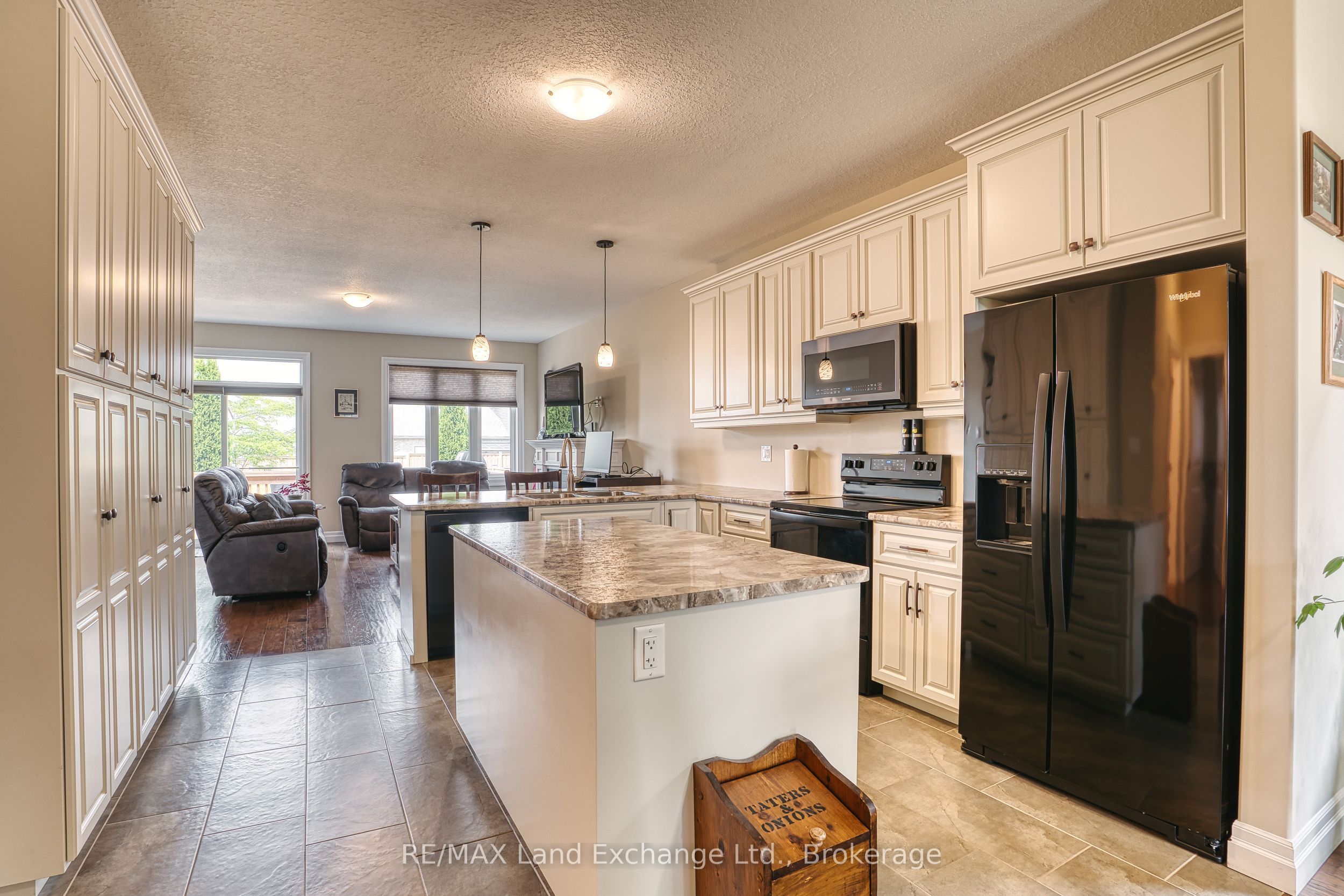 471 Devonshire Road Property Photo 13