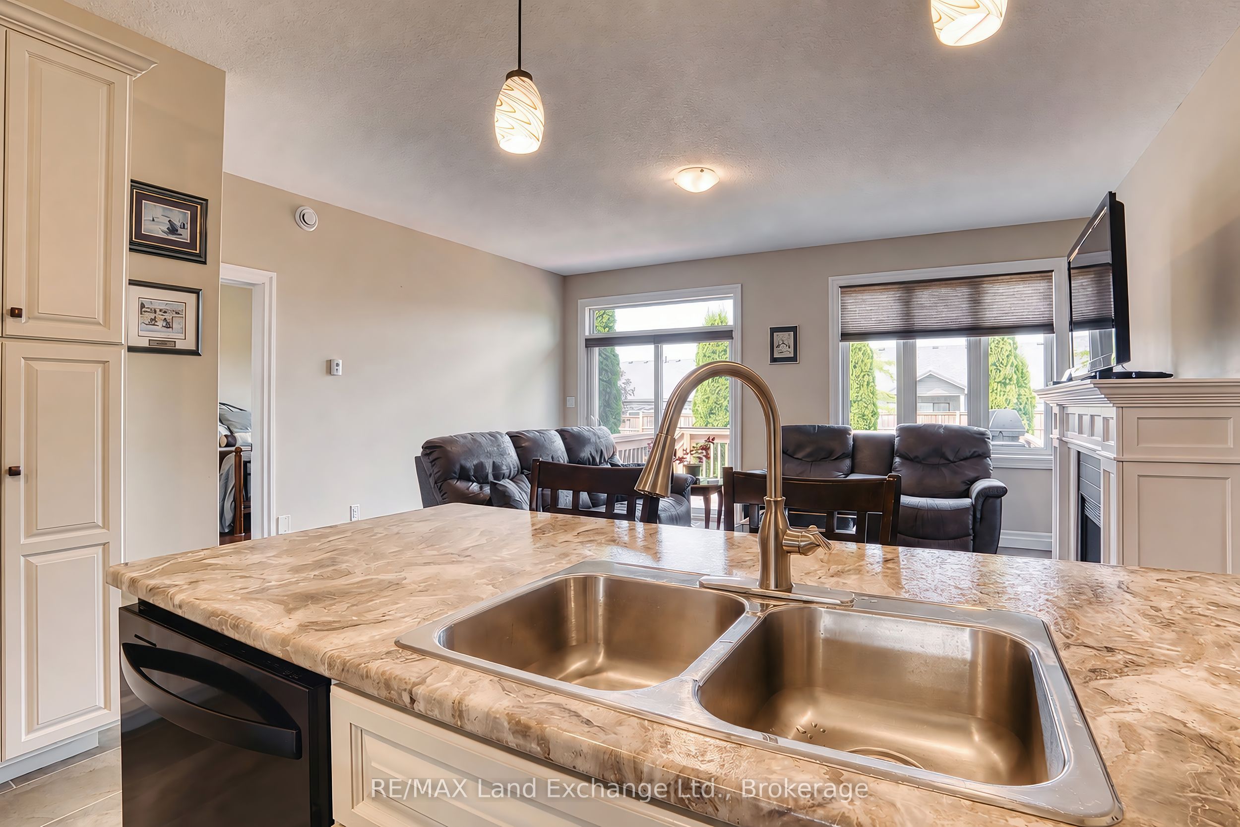 471 Devonshire Road Property Photo 14