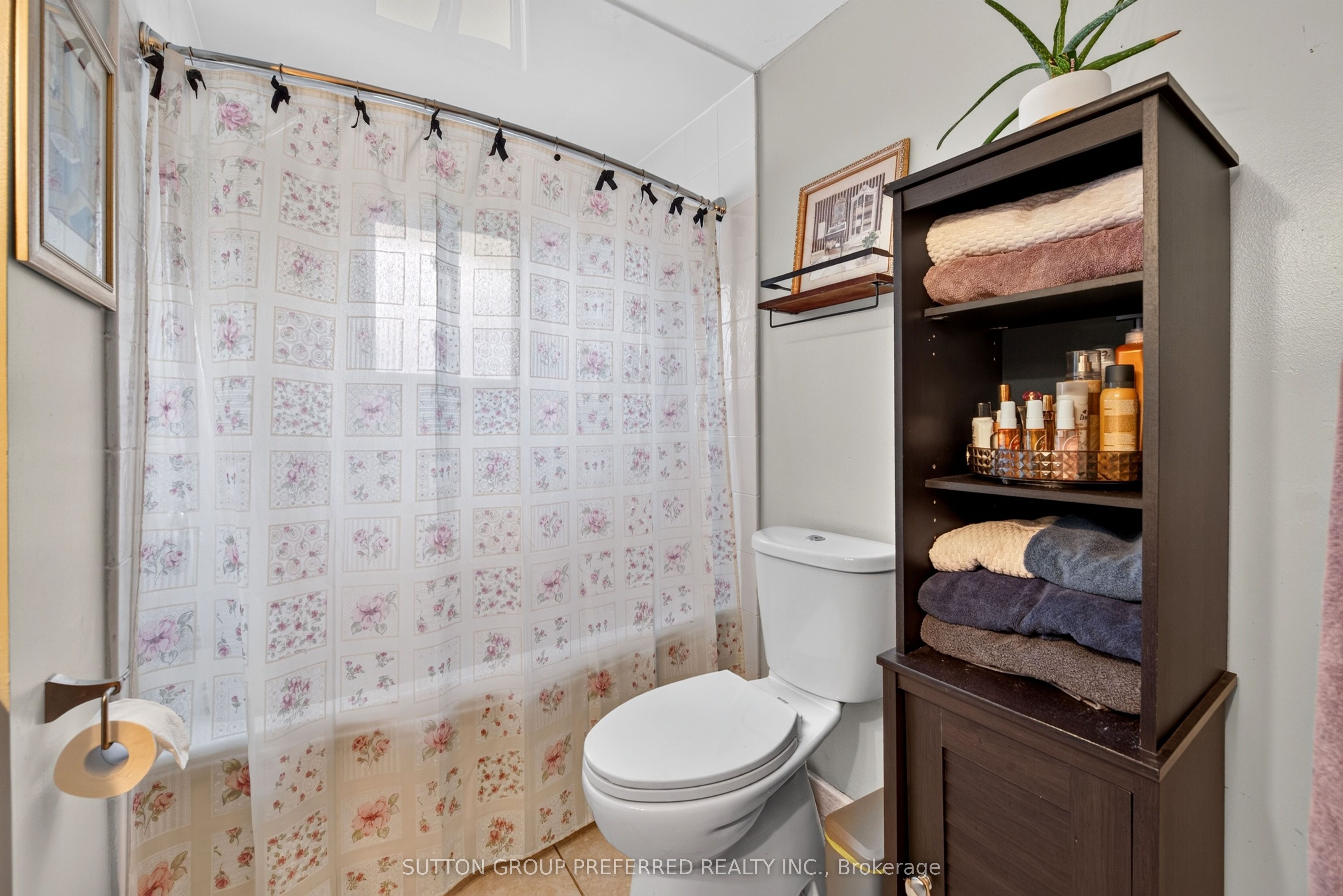 98 Surrey Crescent Property Photo 17
